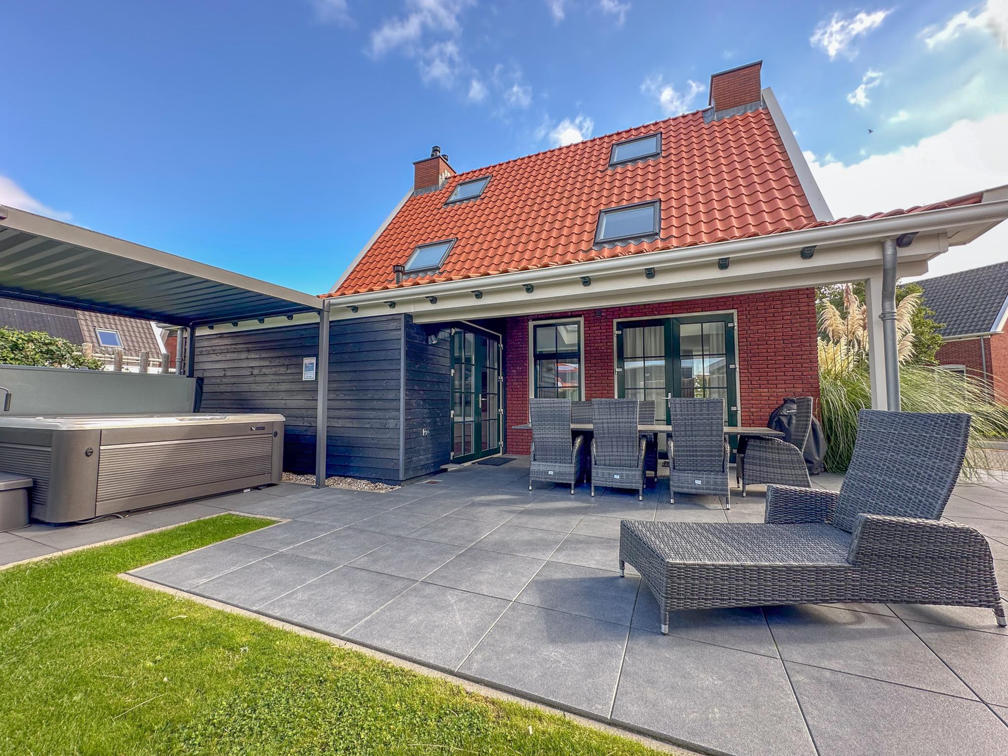 Living area at Sea Quality 83 in Colijnsplaat