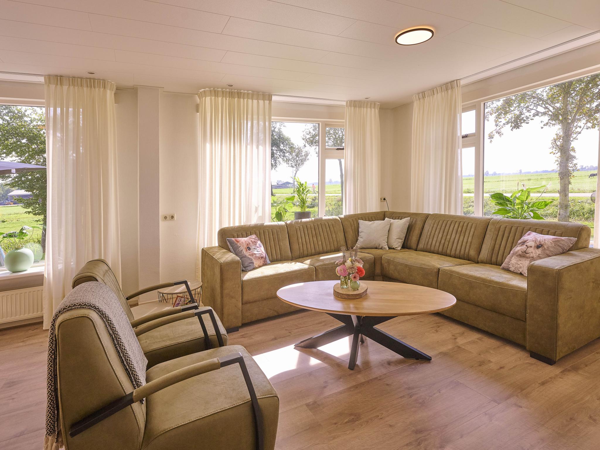 Swimming pool area at Alpa Casa in Rouveen