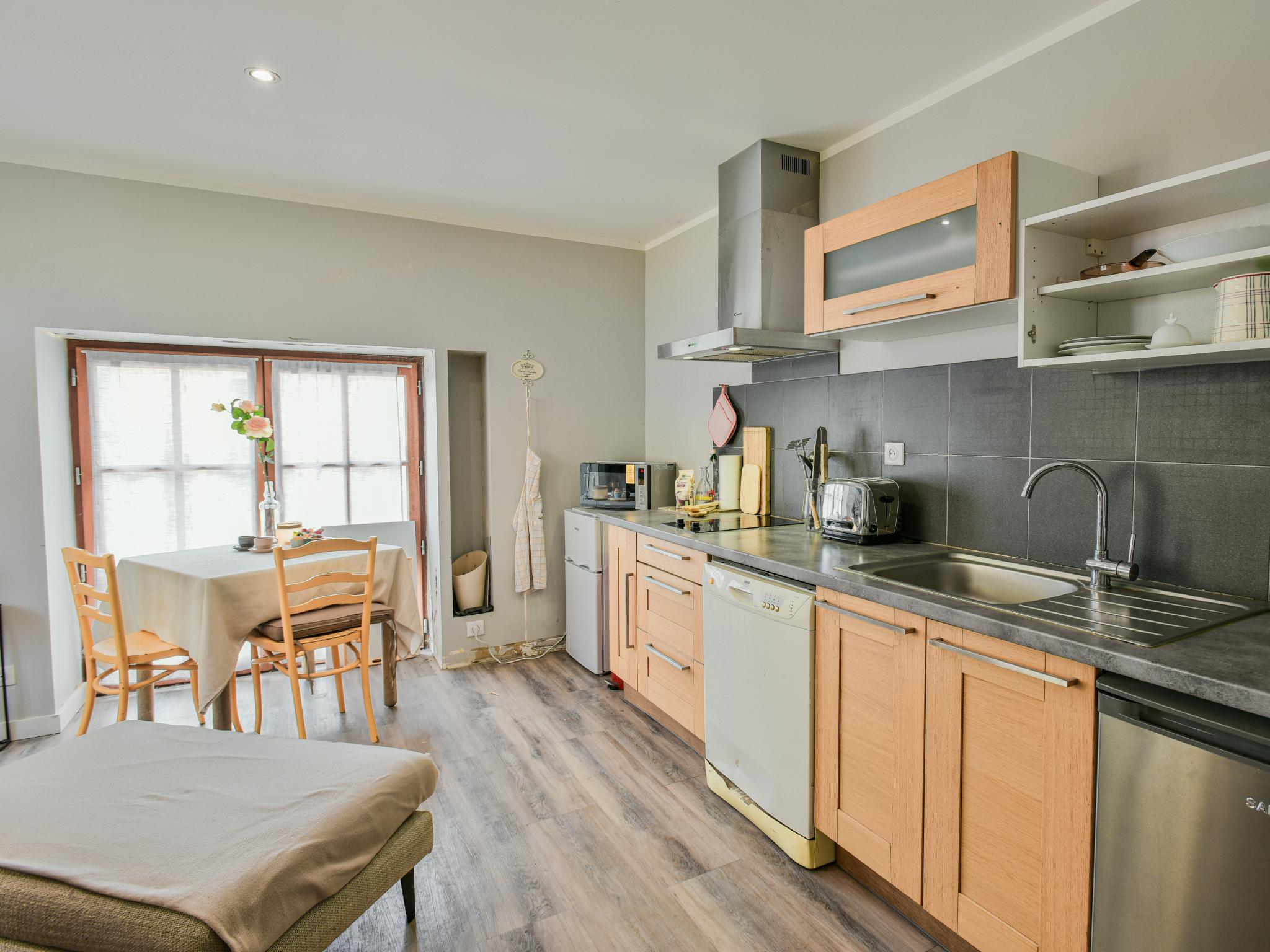 Modern kitchen at Lili in Dégagnac