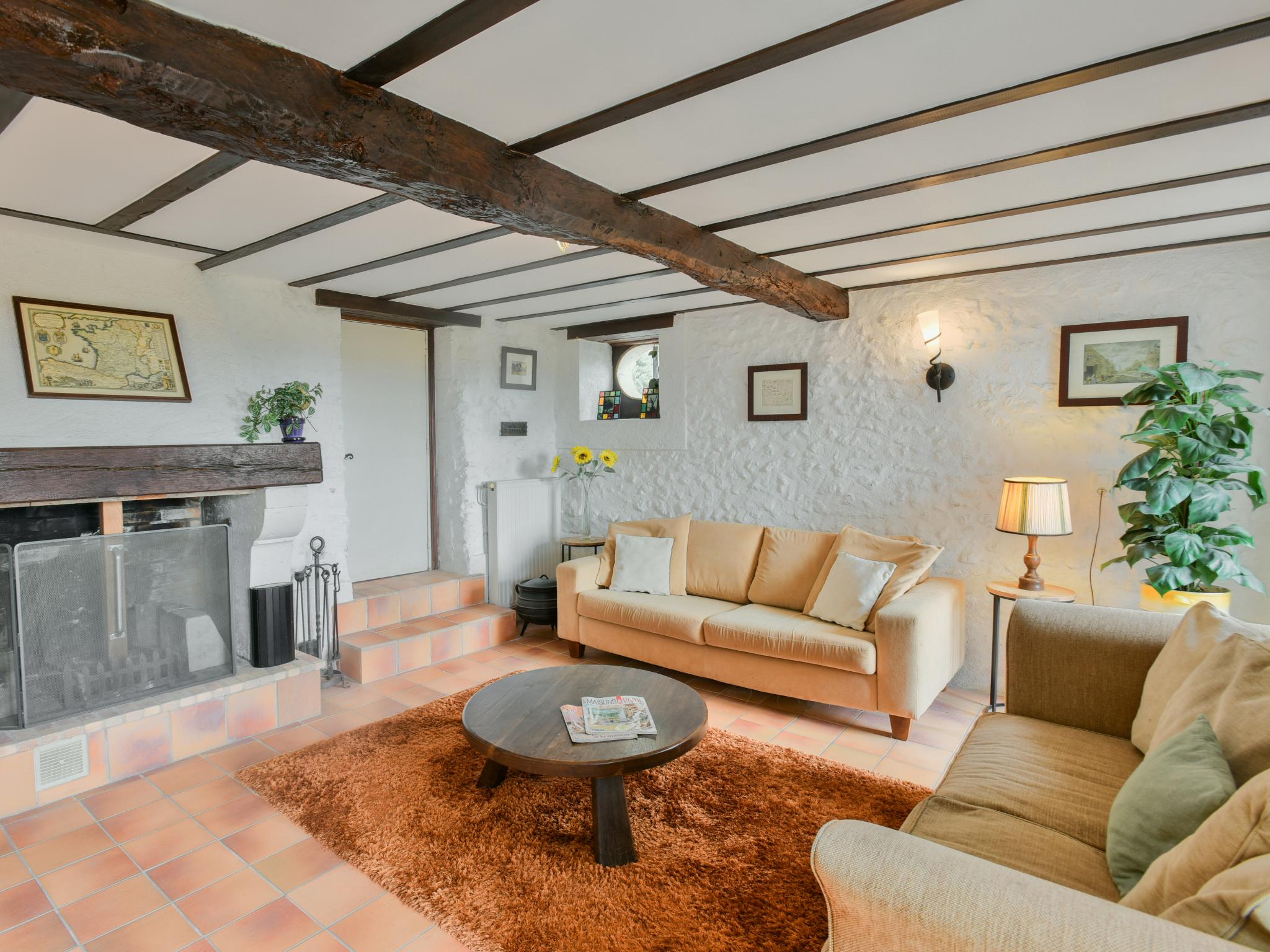 Bathroom facilities at Maswari en Drapeau in Lusignac