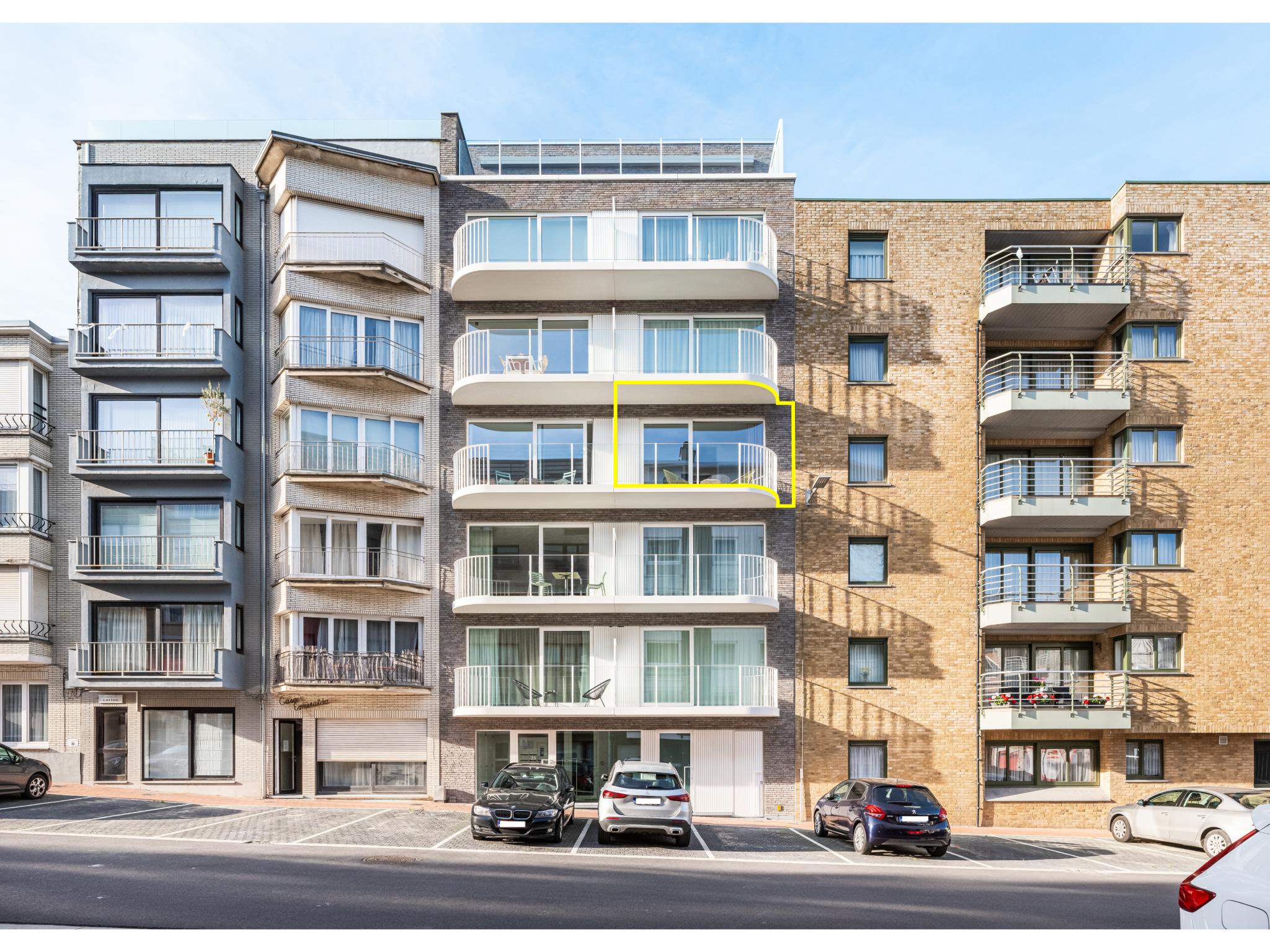 Outdoor terrace and views at La Balise Derde in Koksijde