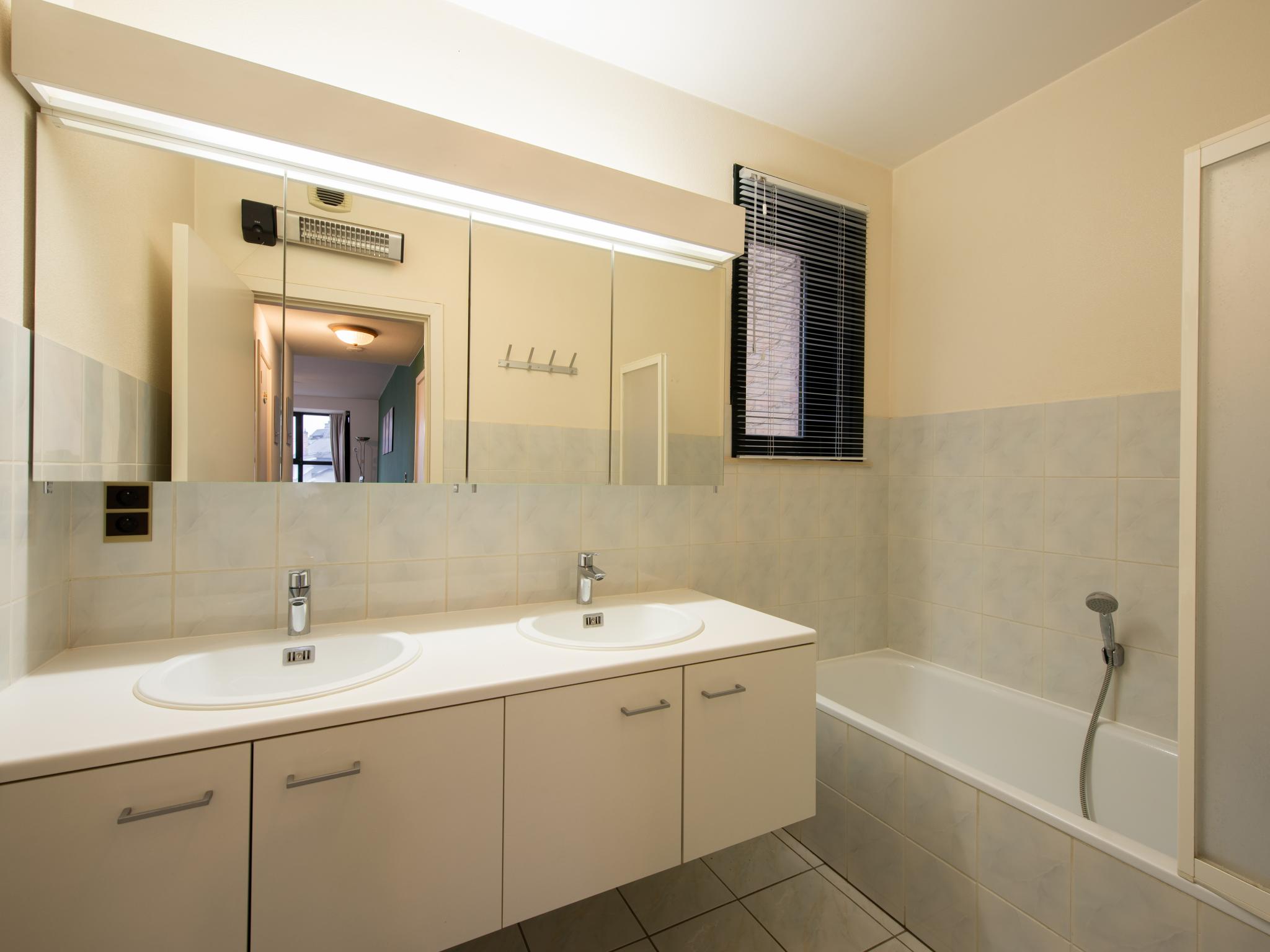 Bathroom facilities at Delfien A in Koksijde