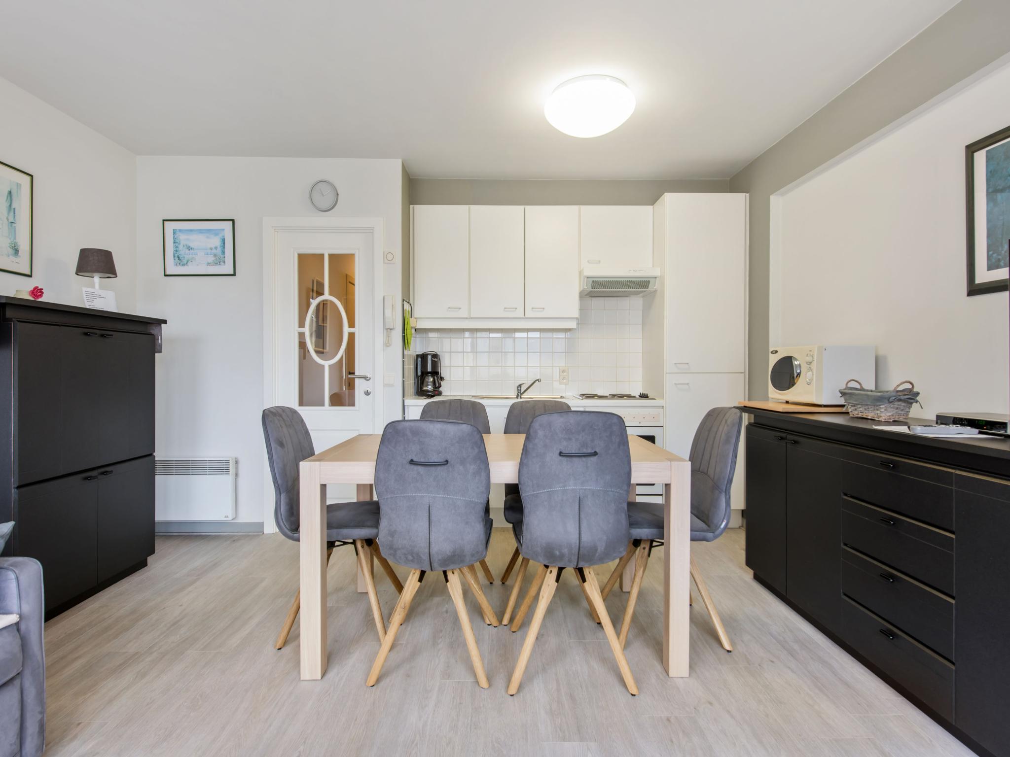 Bedroom with comfortable beds at El Kantara vierde in Koksijde