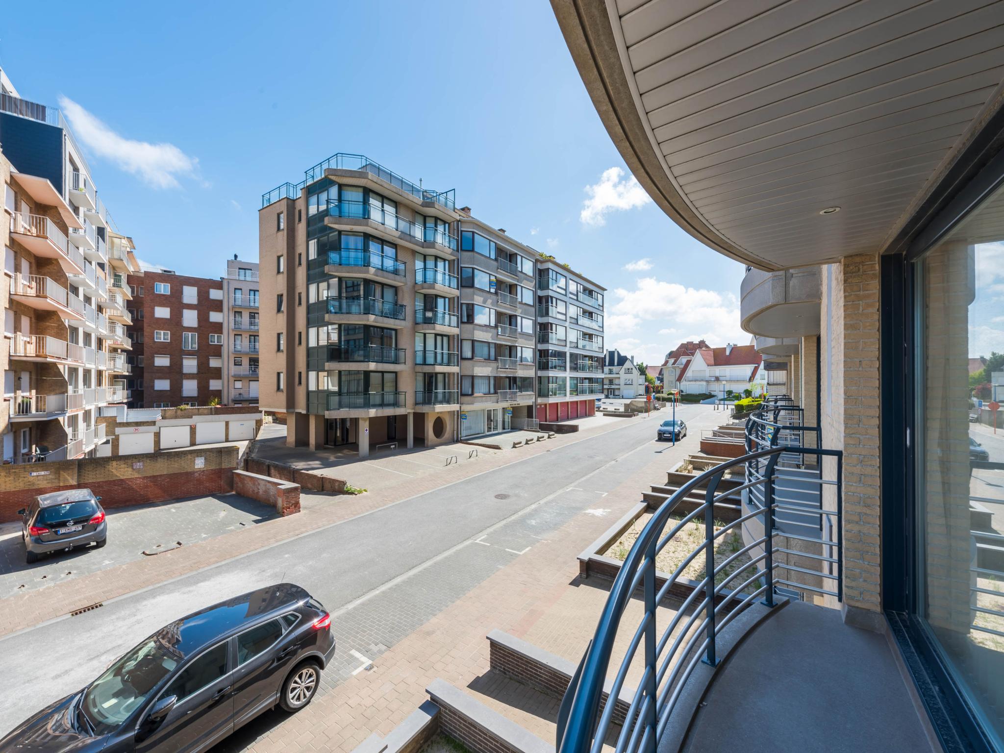 Bedroom with comfortable beds at Guernsey eerste in Koksijde