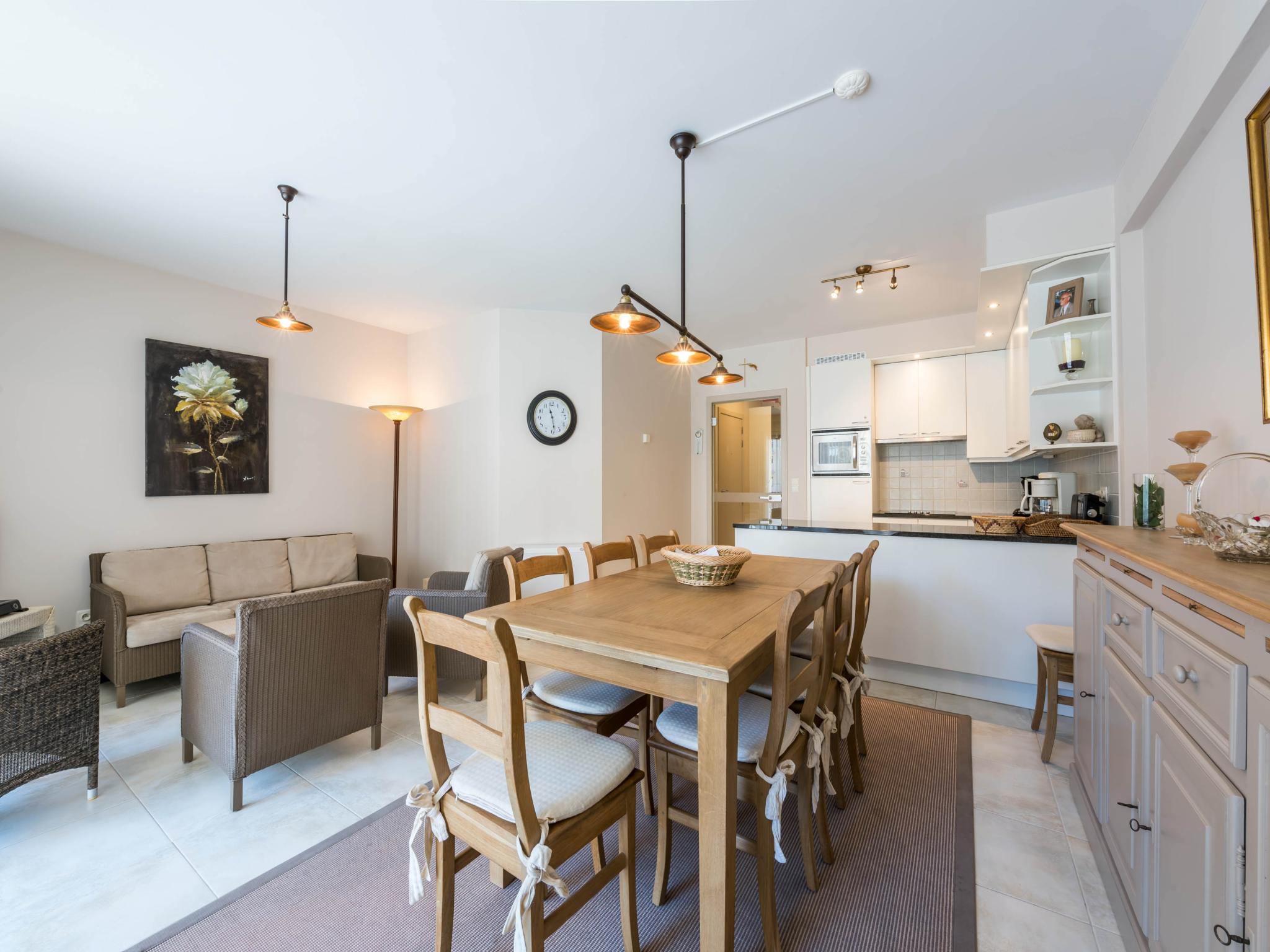 Swimming pool area at Guernsey eerste in Koksijde