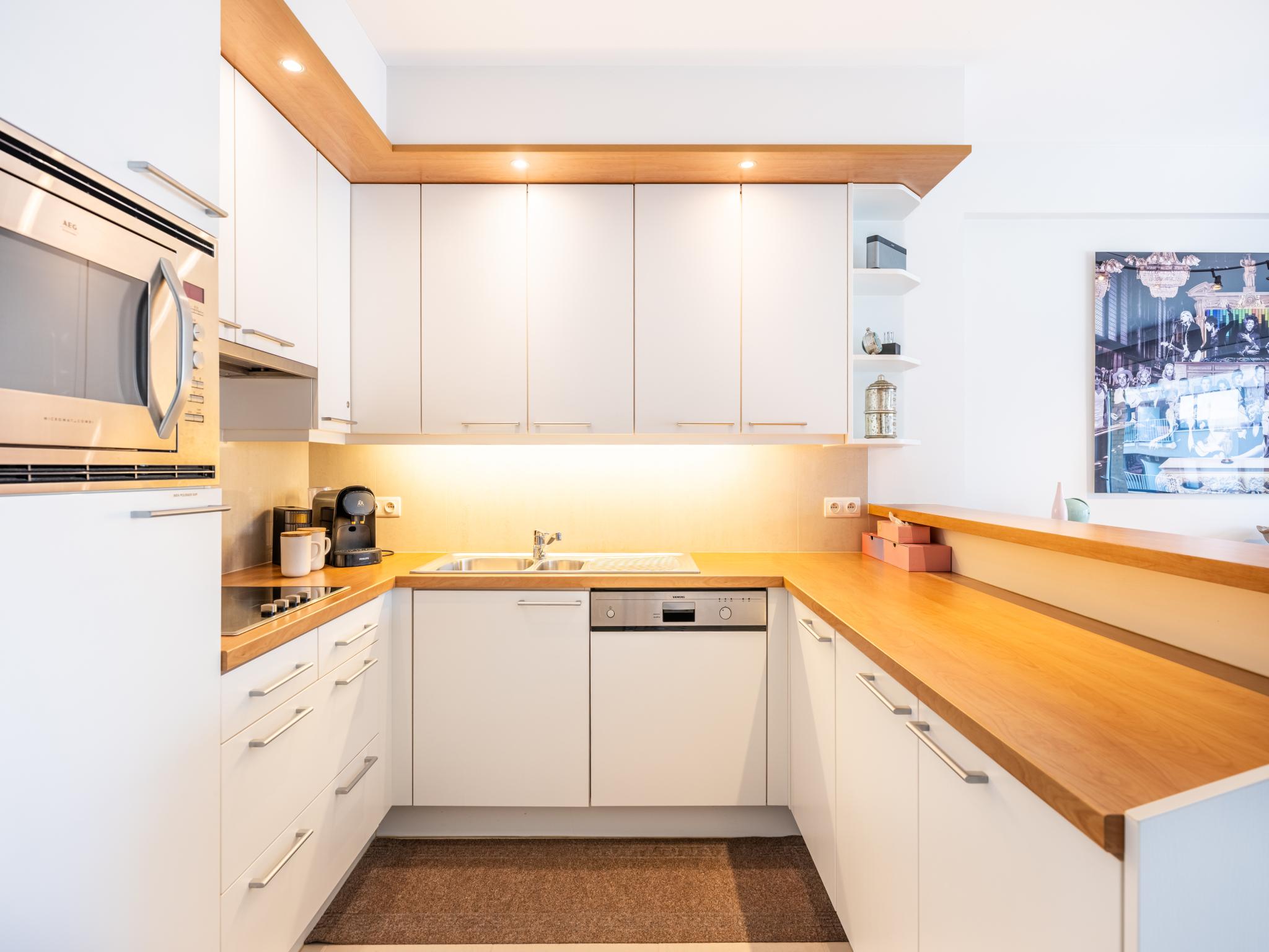 Outdoor terrace and views at Guernsey tweede in Koksijde