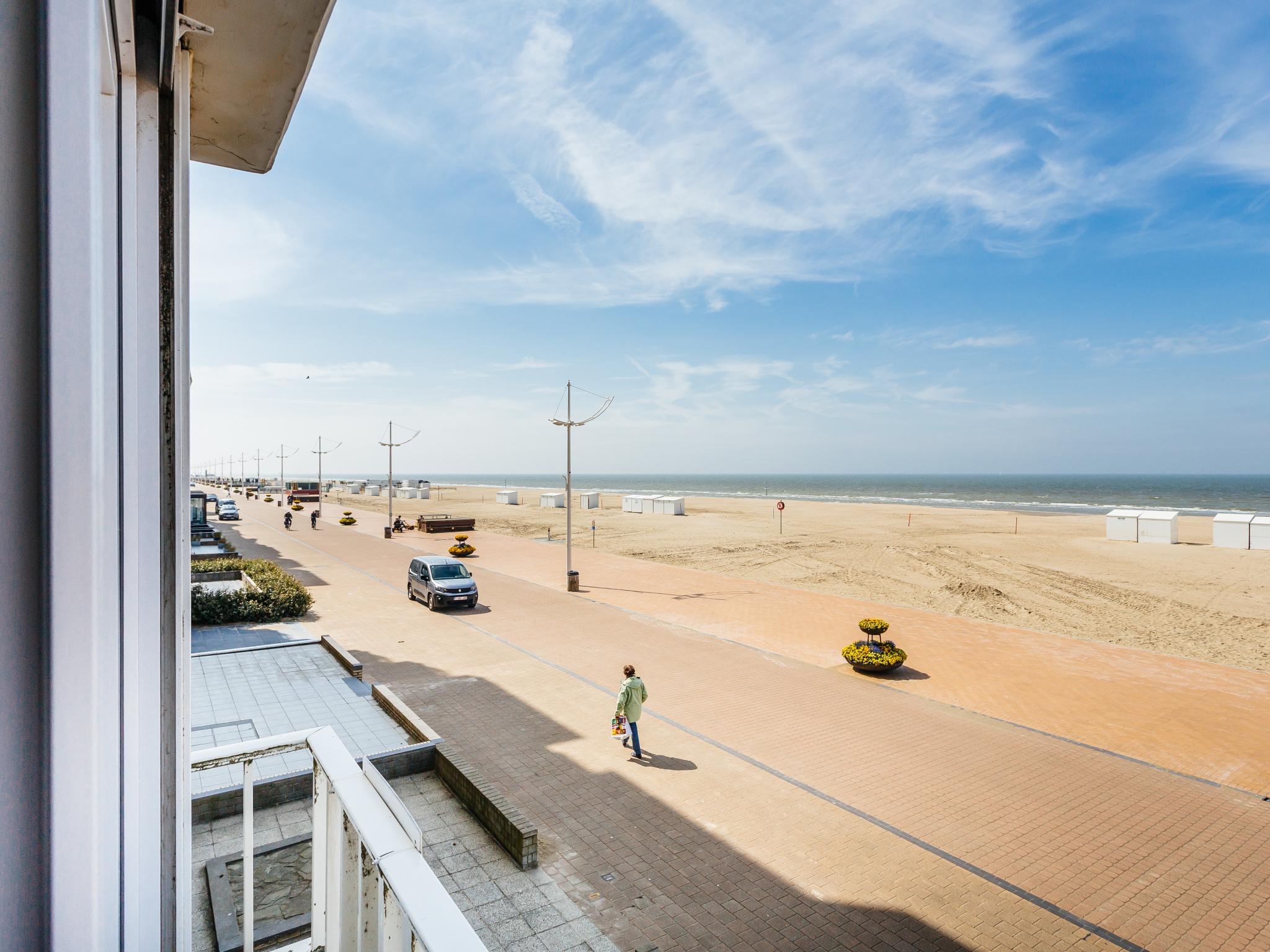 Bedroom with comfortable beds at Courant du Golfe eerste in Koksijde