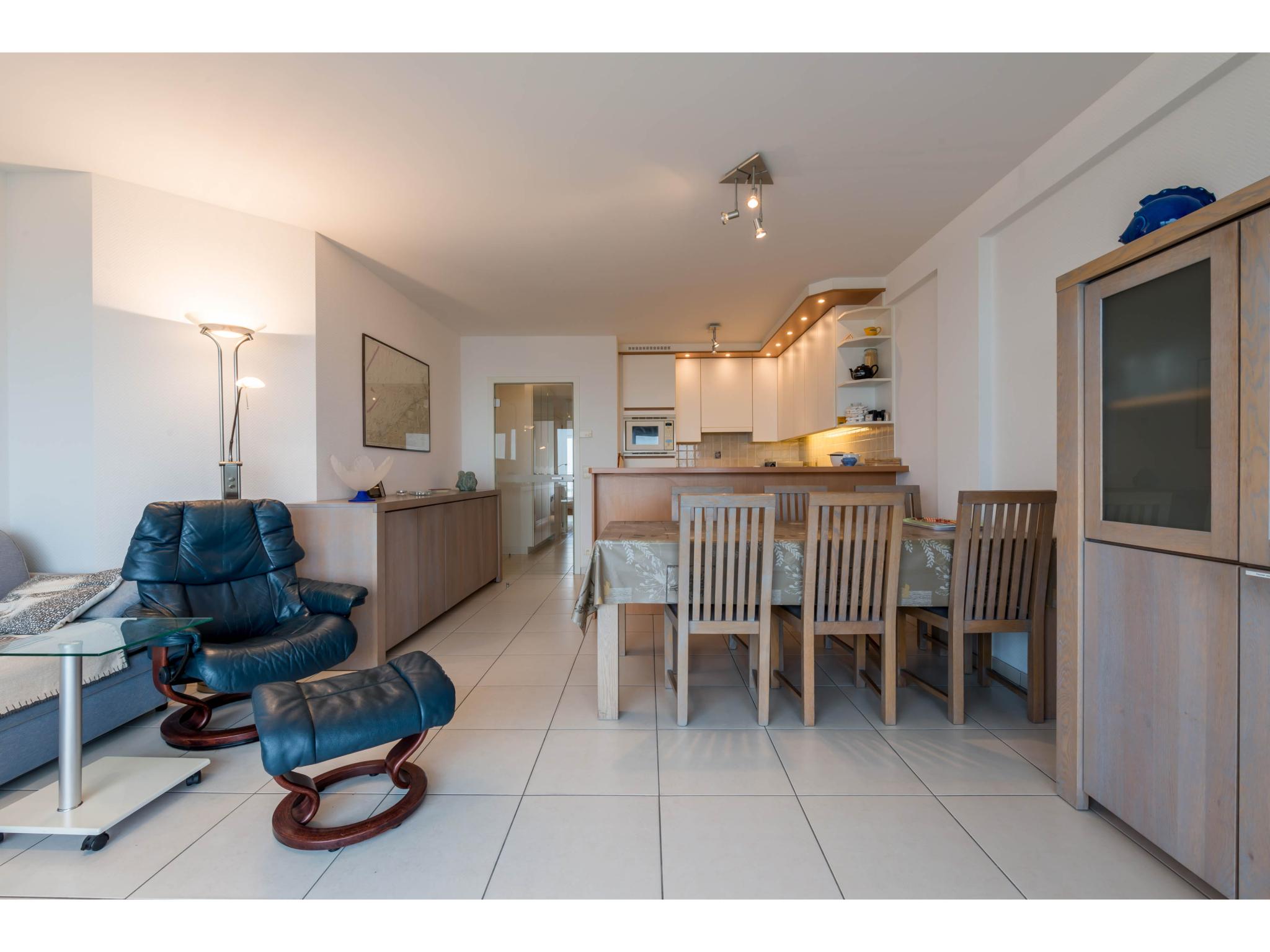 Swimming pool area at Les Petrels tweede in Koksijde