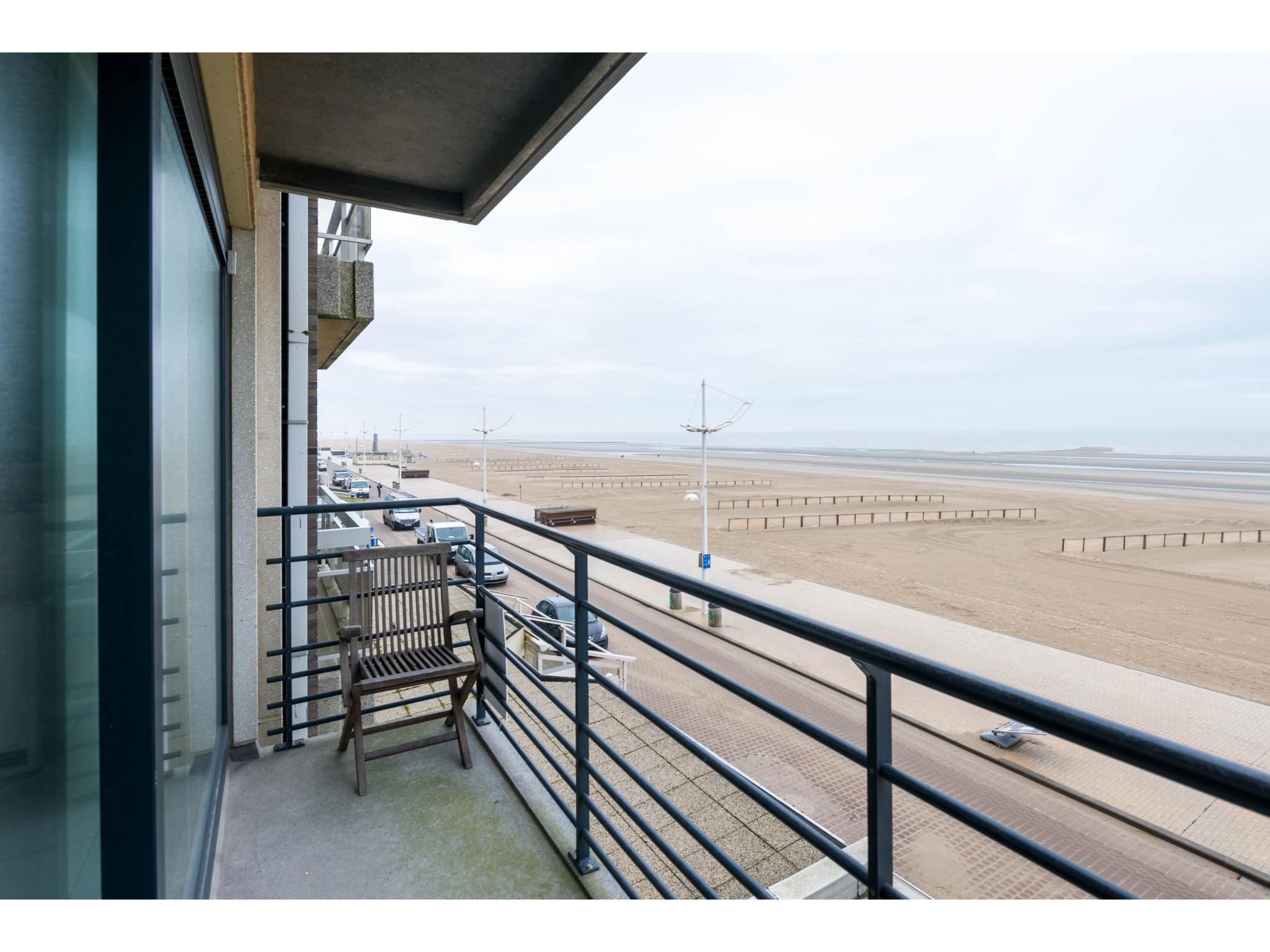 Bedroom with comfortable beds at Les Petrels tweede in Koksijde