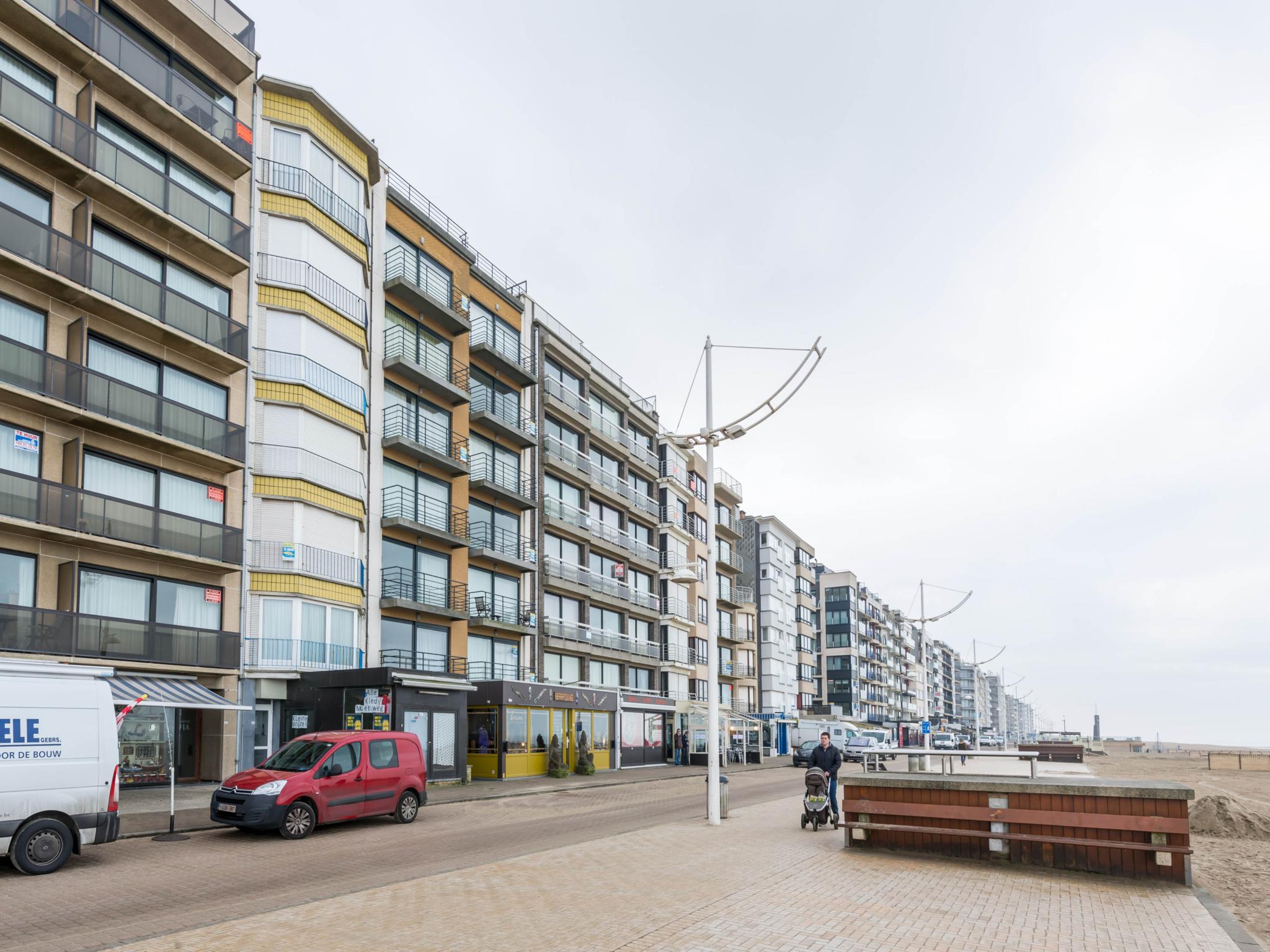 Outdoor terrace and views at Les Petrels zesde in Koksijde