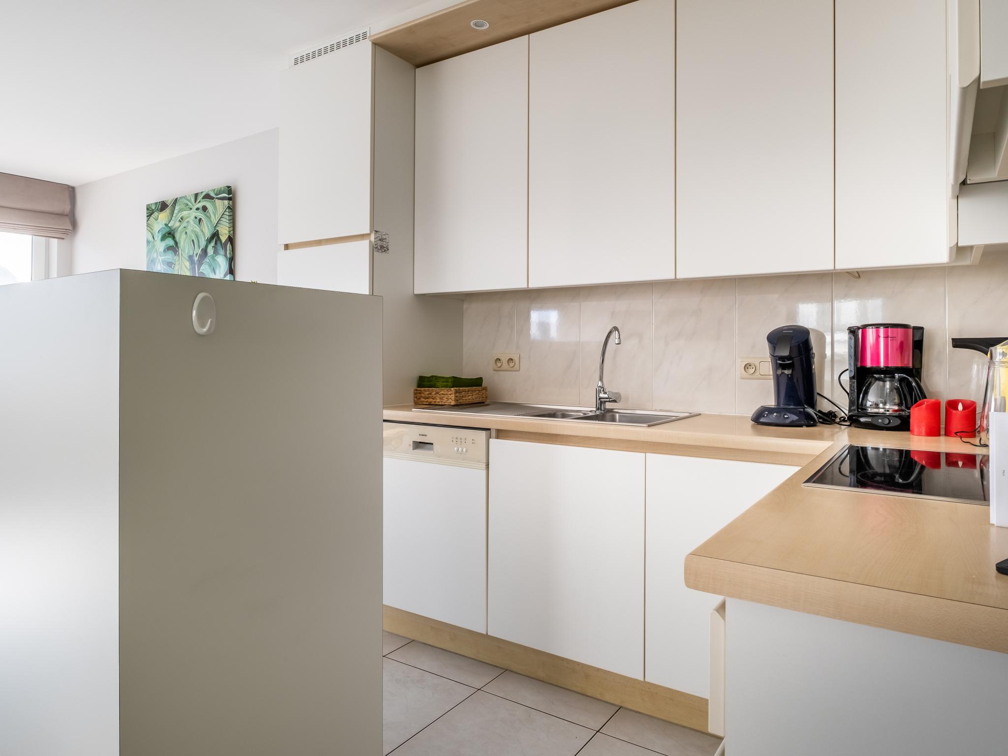 Modern kitchen at LeSympa in Sint-Idesbald