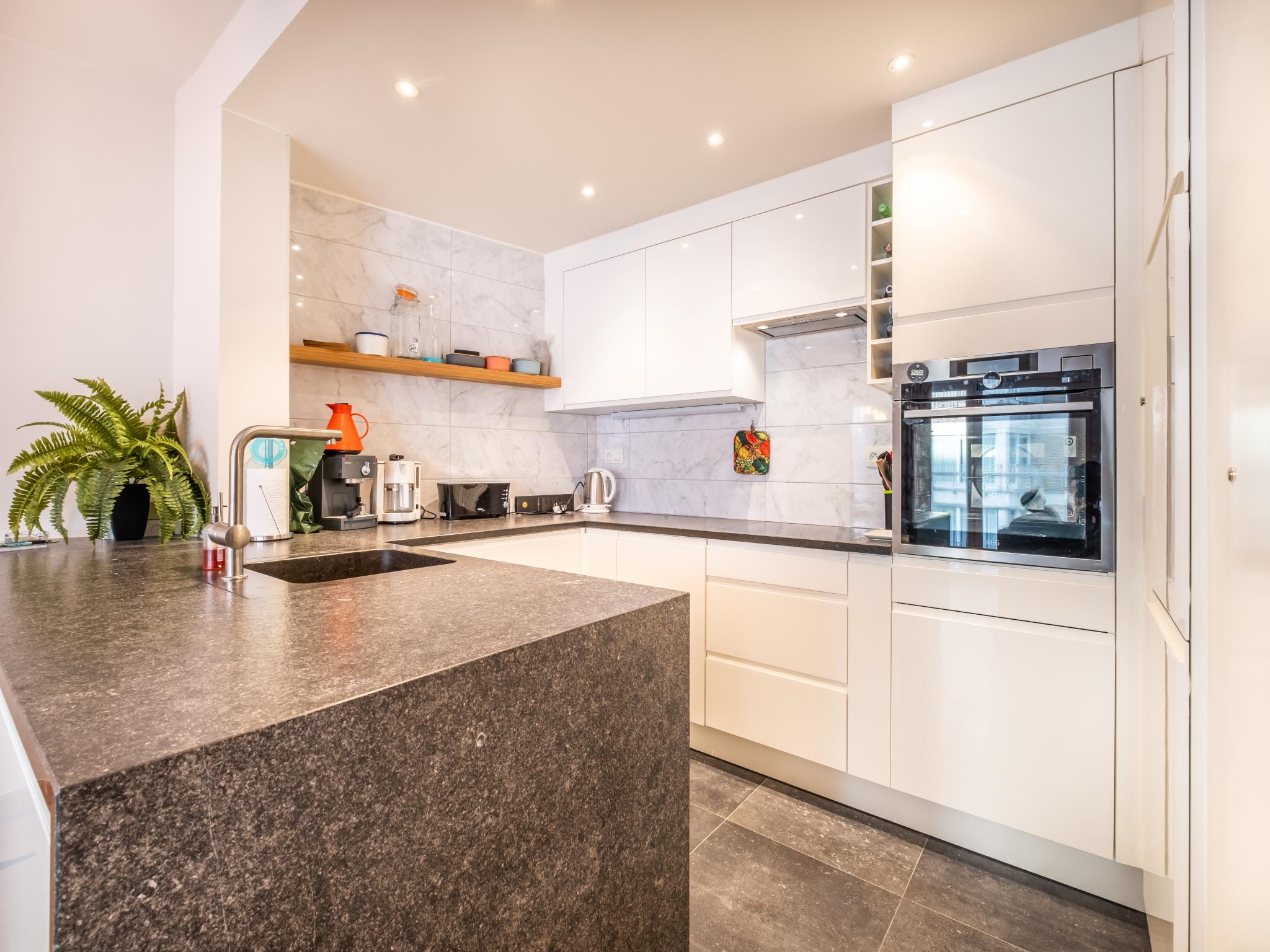 Bedroom with comfortable beds at Neva troisième in Koksijde