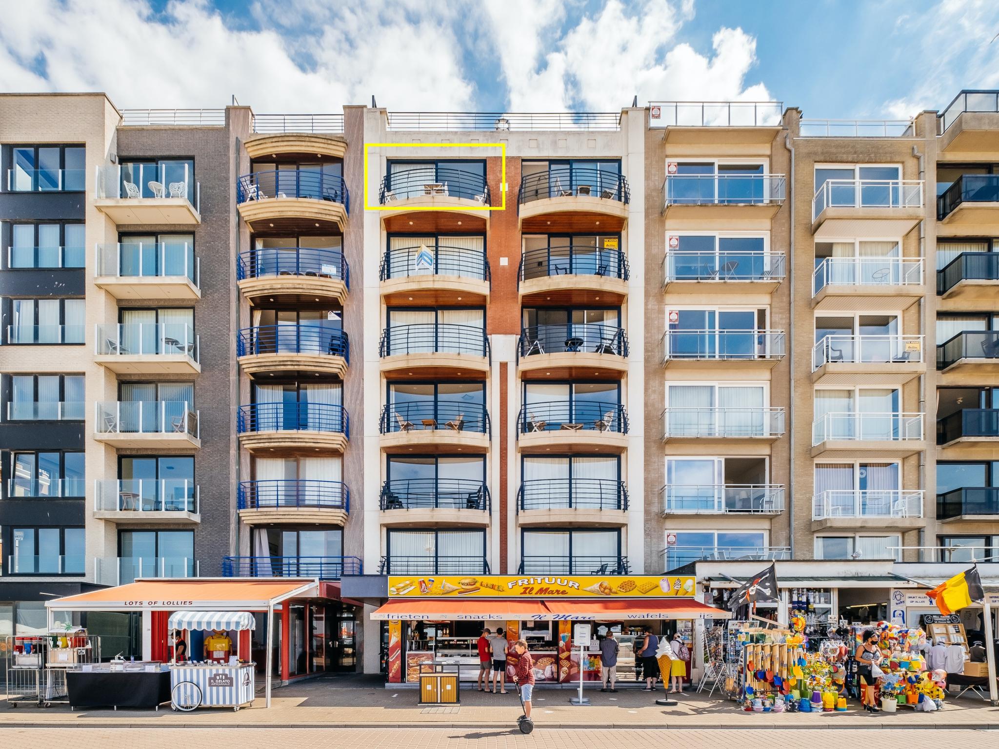 Bathroom facilities at Golden Hour in Koksijde