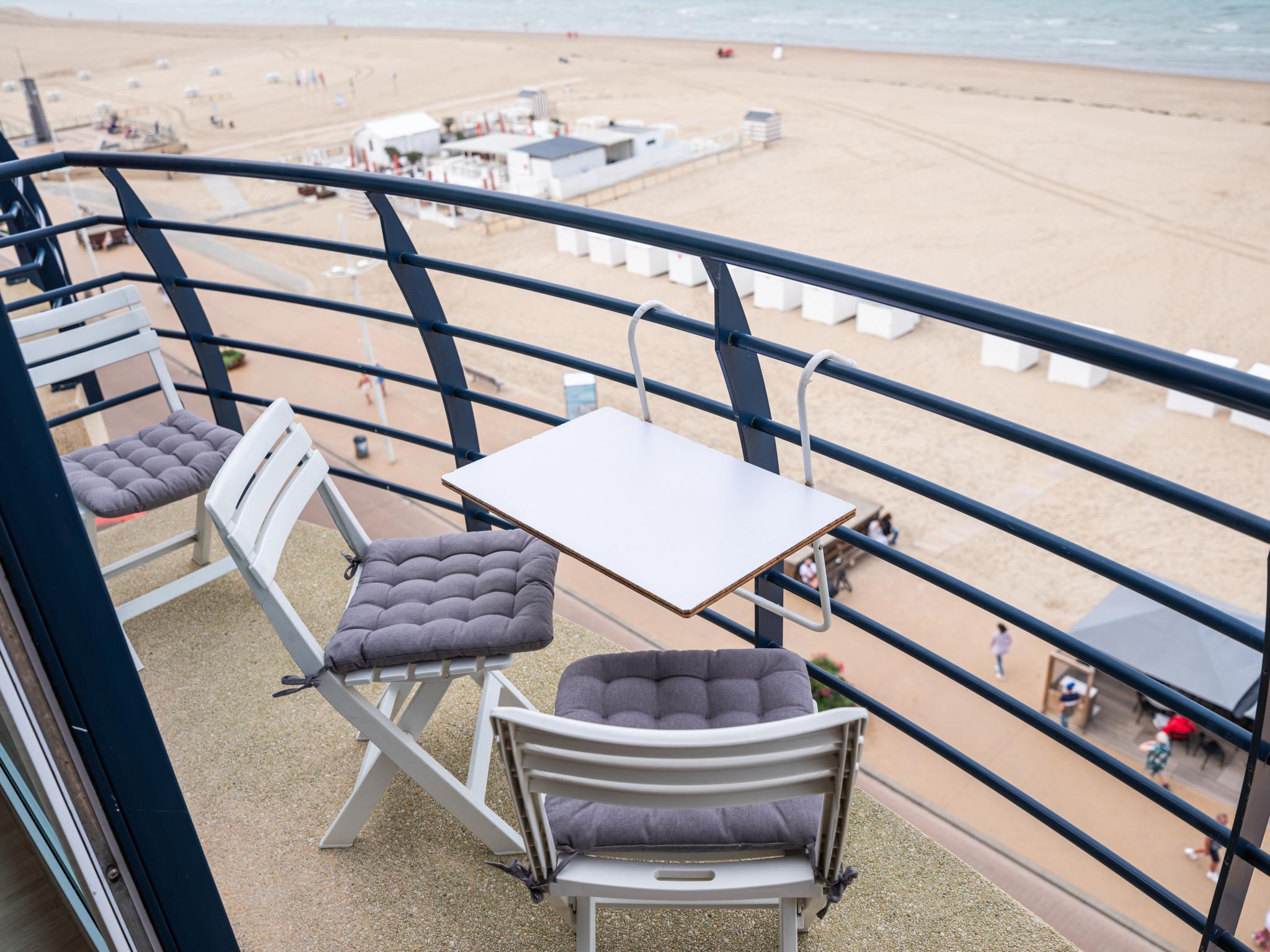 Bedroom with comfortable beds at Golden Hour in Koksijde