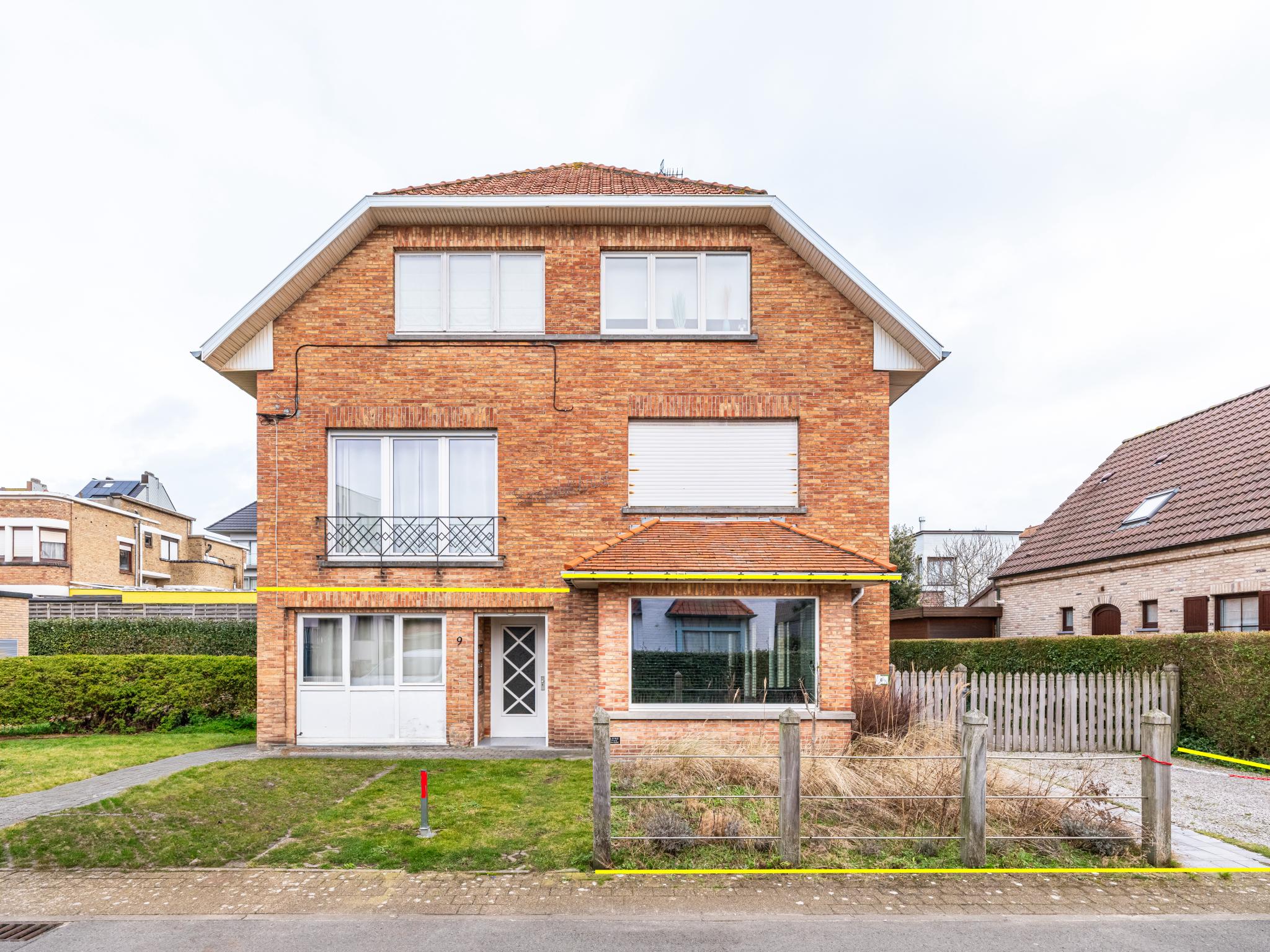 Outdoor terrace and views at La Terrasse in Sint-Idesbald
