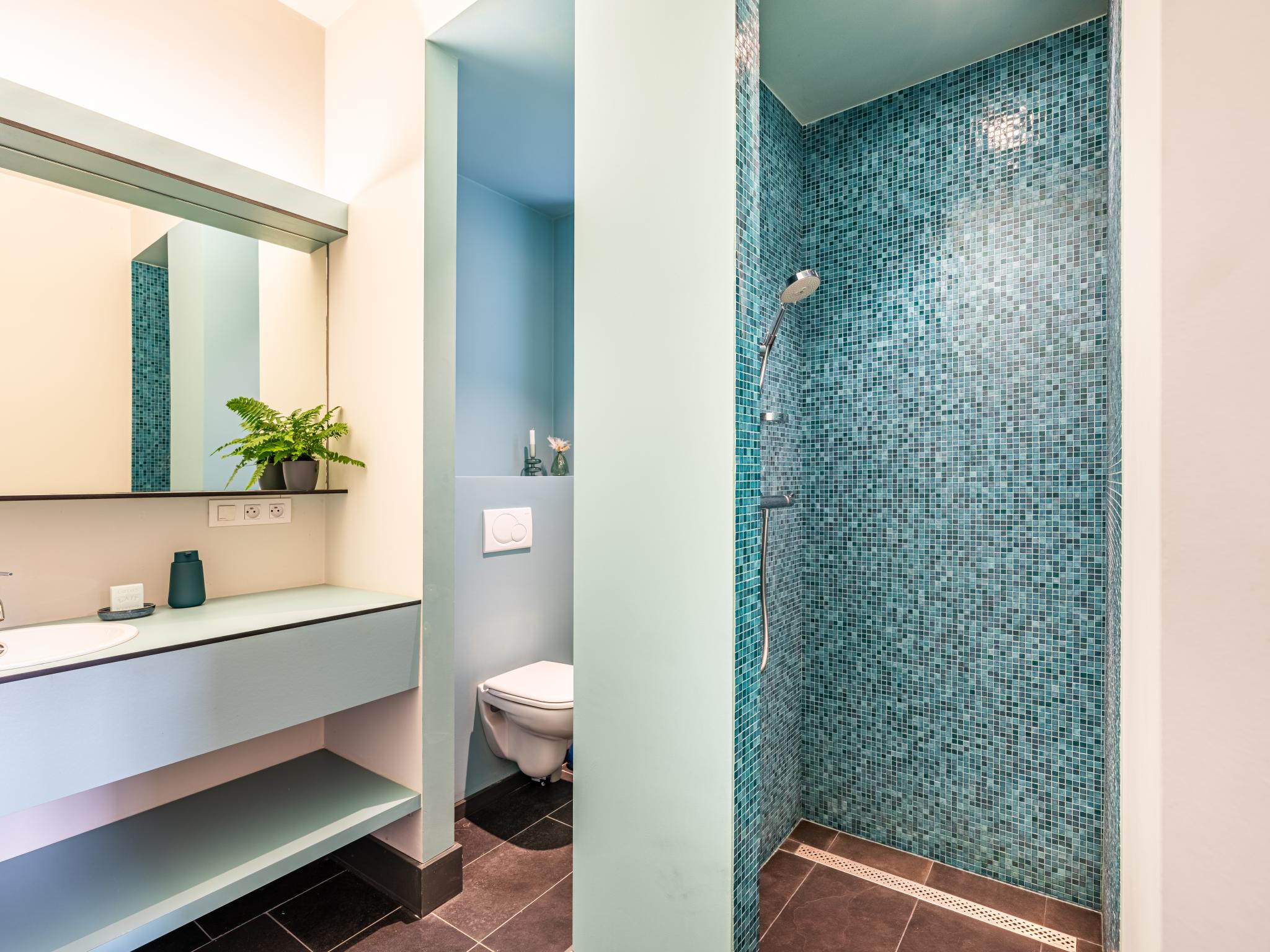 Bathroom facilities at La Terrasse in Sint-Idesbald