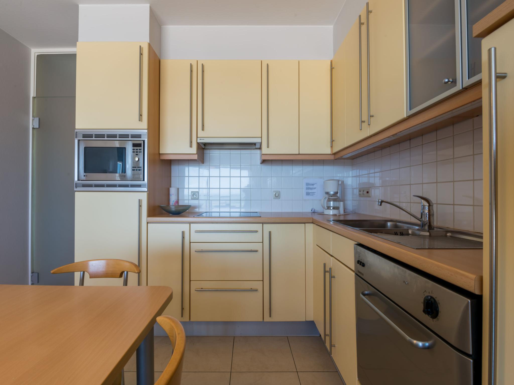 Bathroom facilities at Duinzicht vijfde in Koksijde