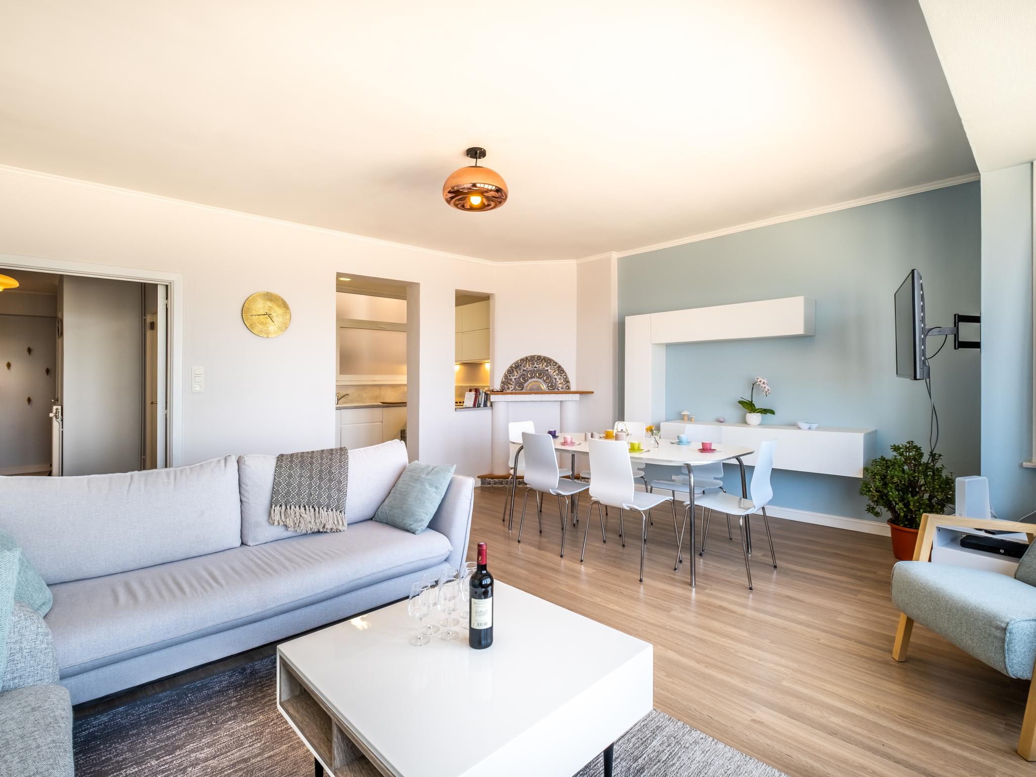 Bathroom facilities at La Plage cinq in Koksijde