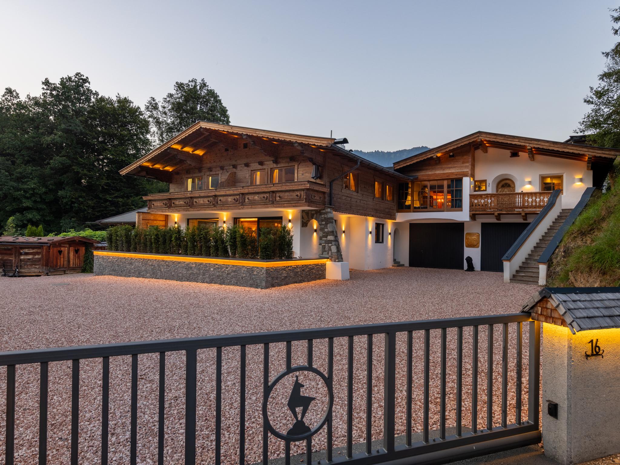 City Hide Away Hahnenkamm Top 1 Tirol