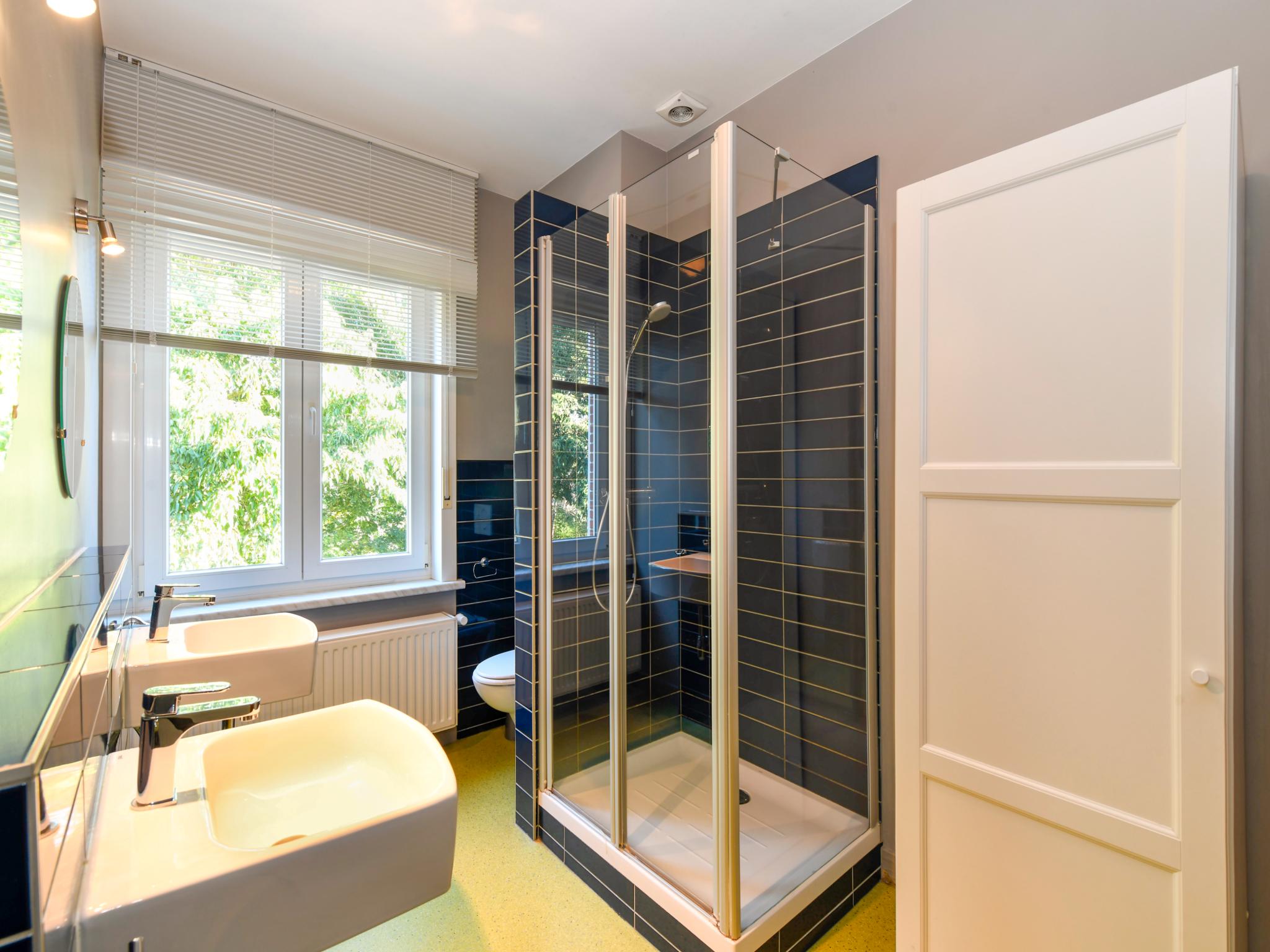 Bathroom facilities at Le Weekend in Nieuwpoort