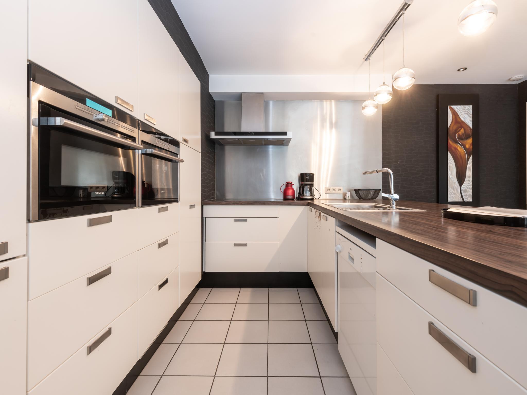 Modern kitchen at De Karakolle in Nieuwpoort-Bad