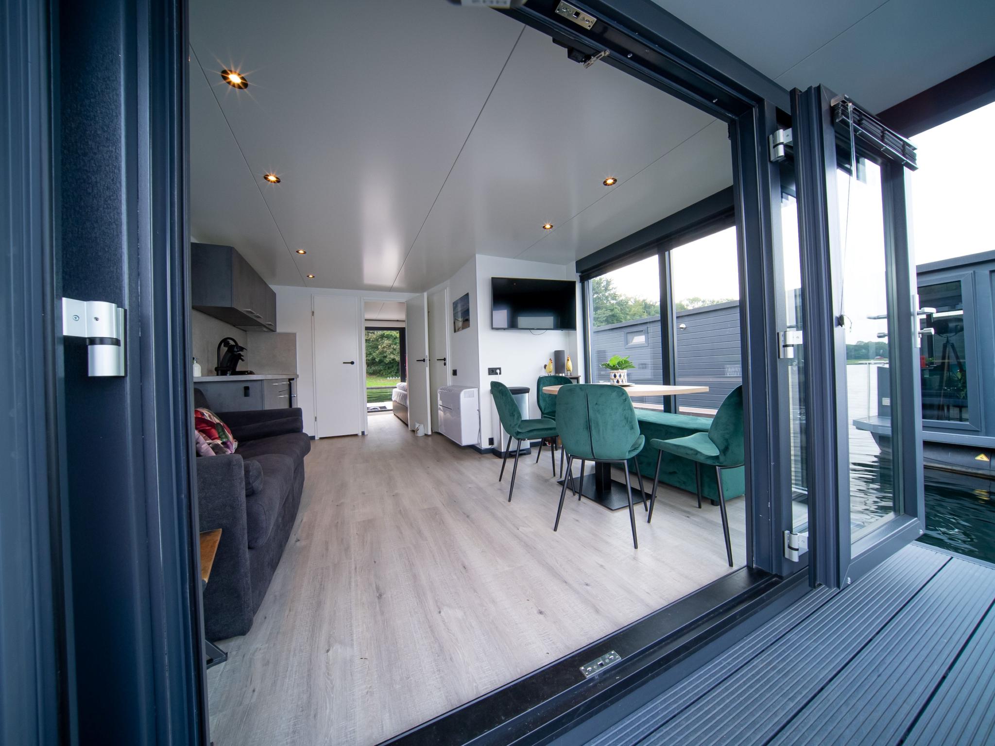 Bedroom with comfortable beds at Floating in Limburg - hottub in Middelaar