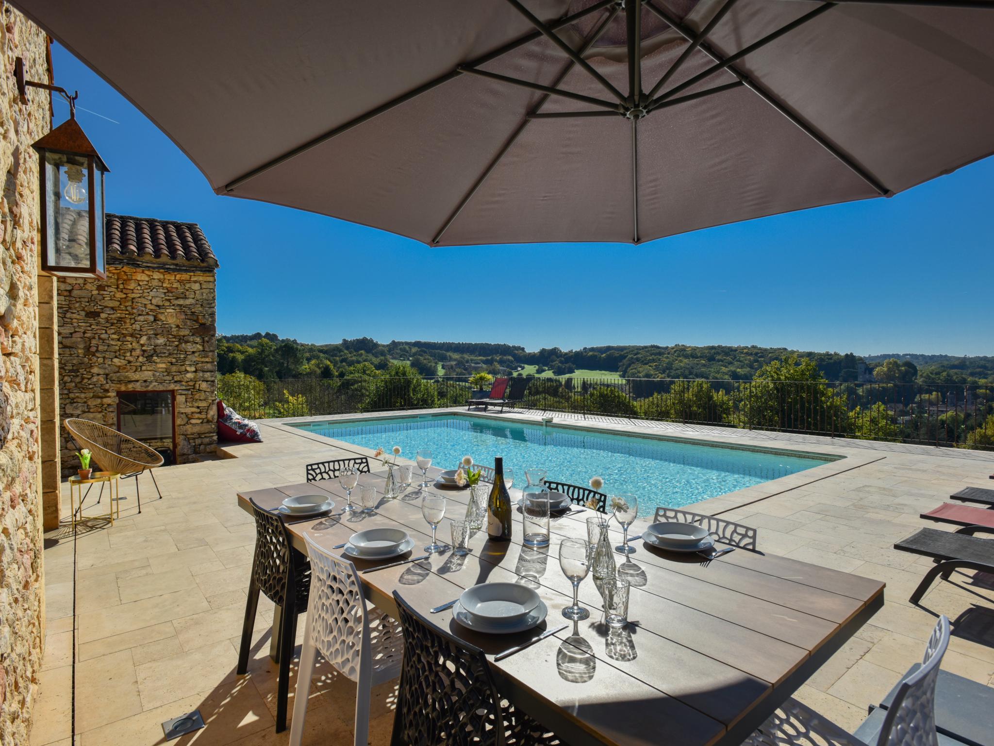 Bedroom with comfortable beds at Gite Constantin in Prats du Perigord