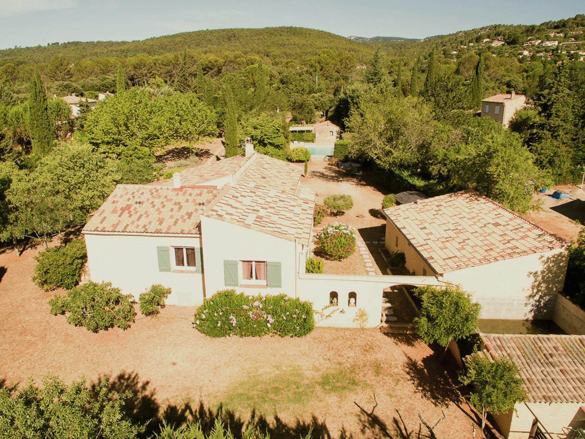 Bathroom facilities at Le clos de la Tuf in Cotignac