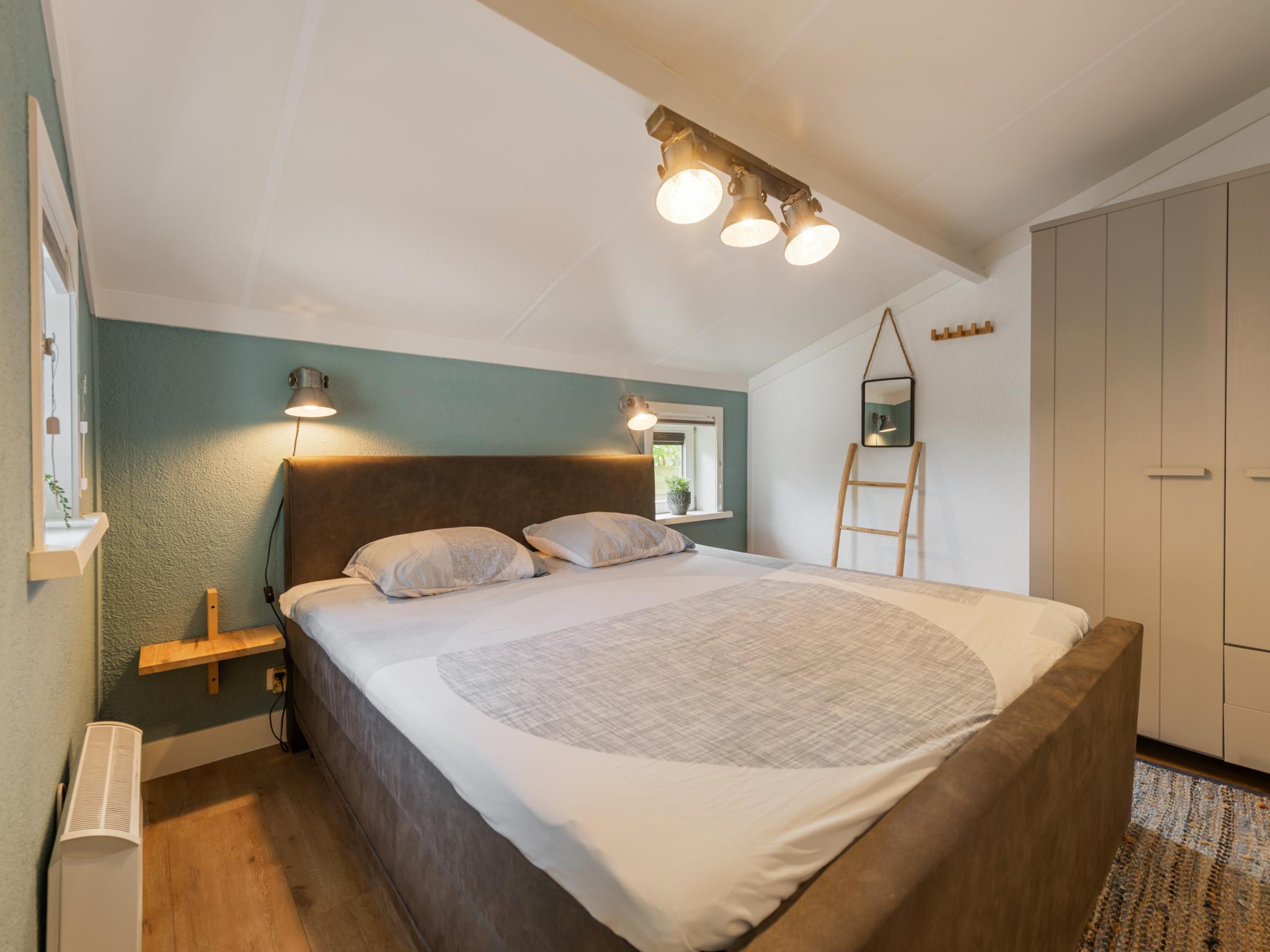 Bathroom facilities at Villa Belle Haan in De Haan