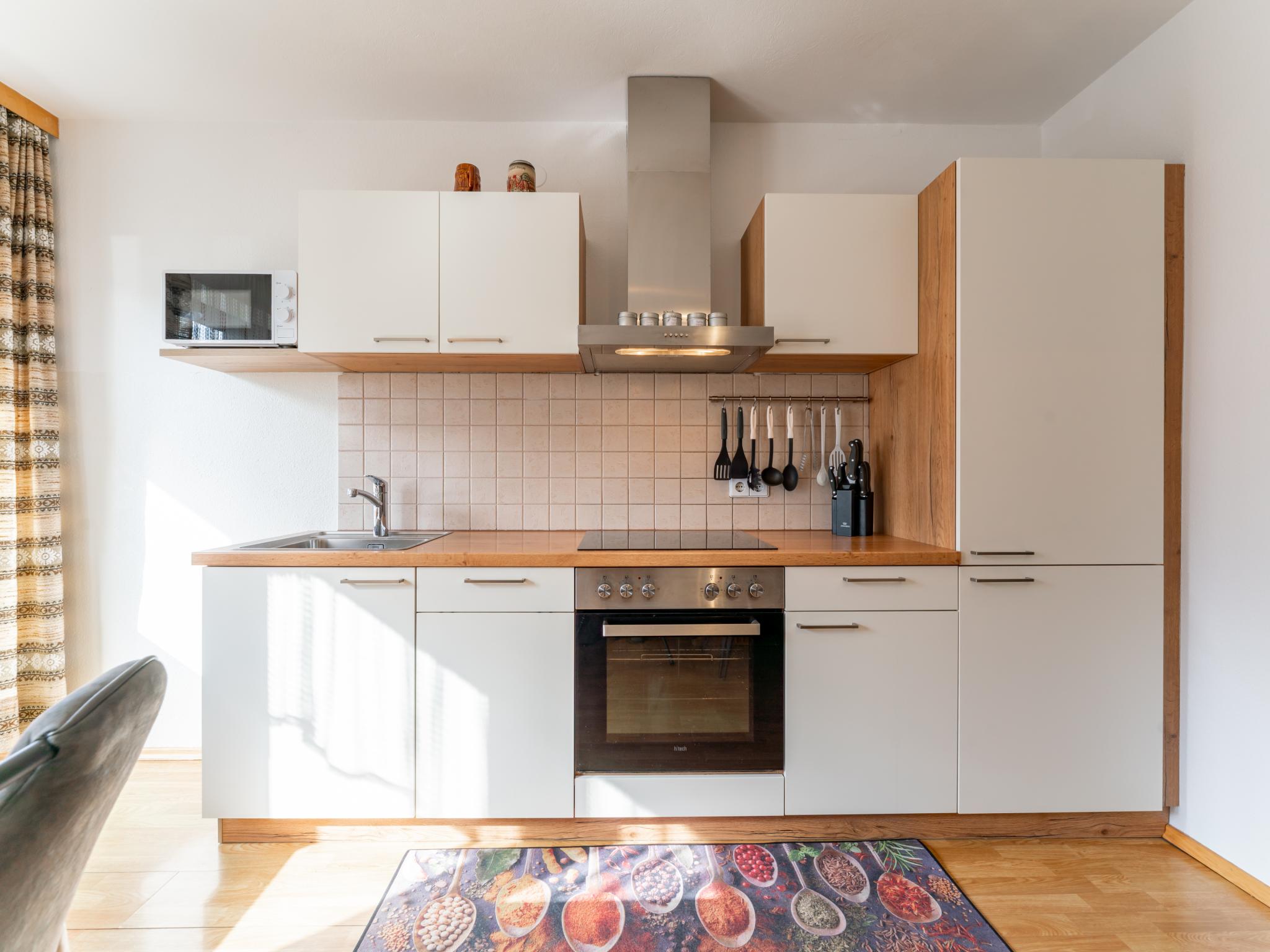 Modern kitchen at Nussbaumer S in Niedernsill