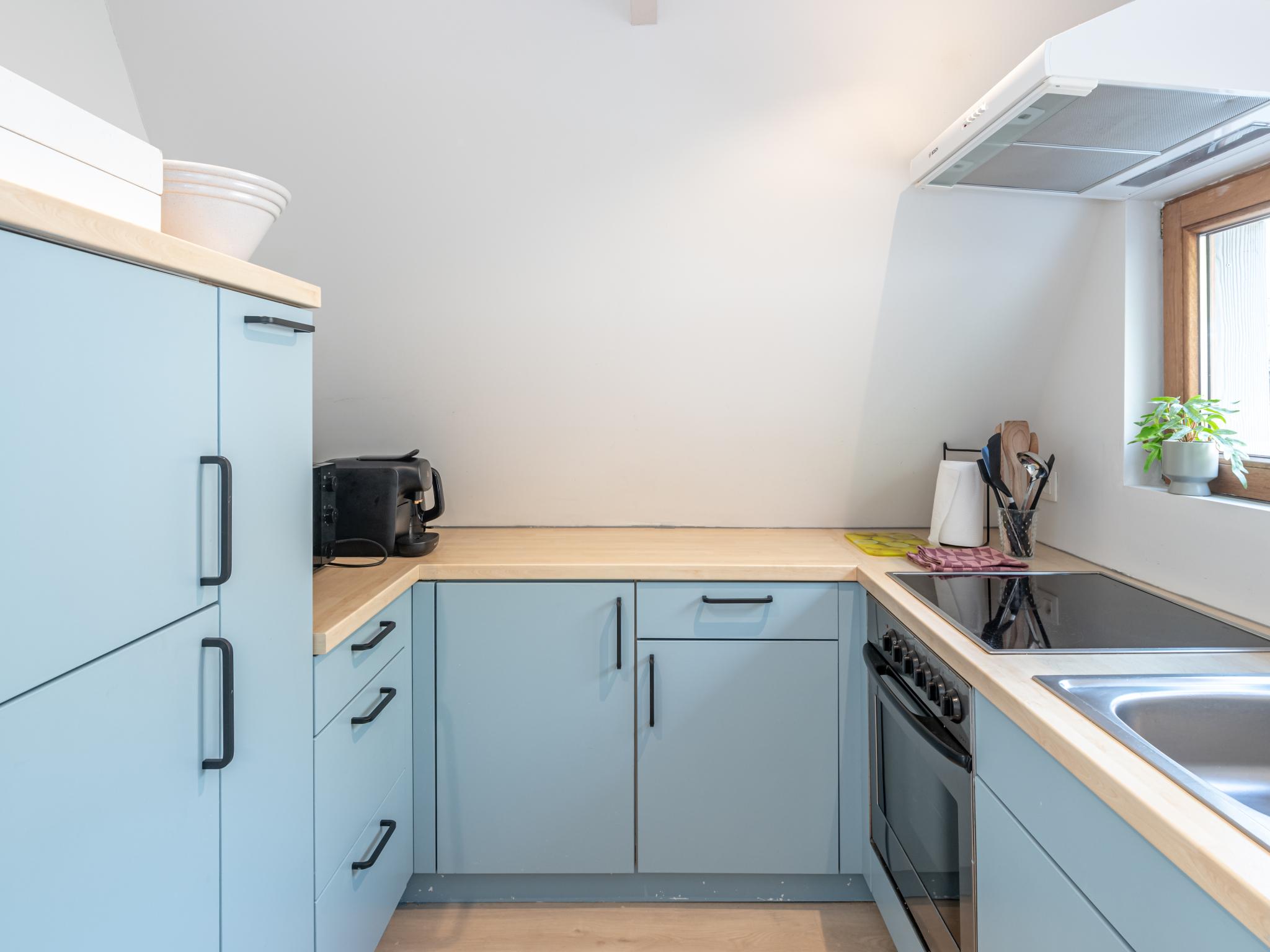 Modern kitchen at Cabane Crevette in Nieuwpoort-Bad