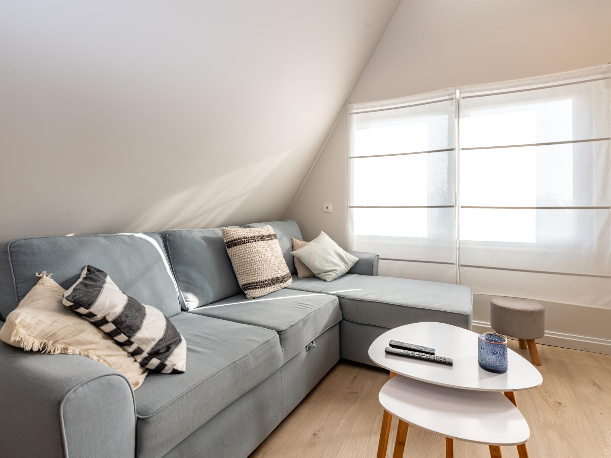 Swimming pool area at Cabane Crevette in Nieuwpoort-Bad