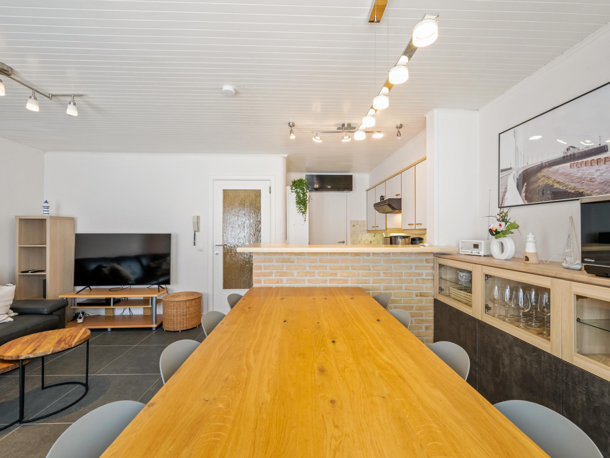 Bedroom with comfortable beds at Nieuwstraat 10 - V2 in Blankenberge