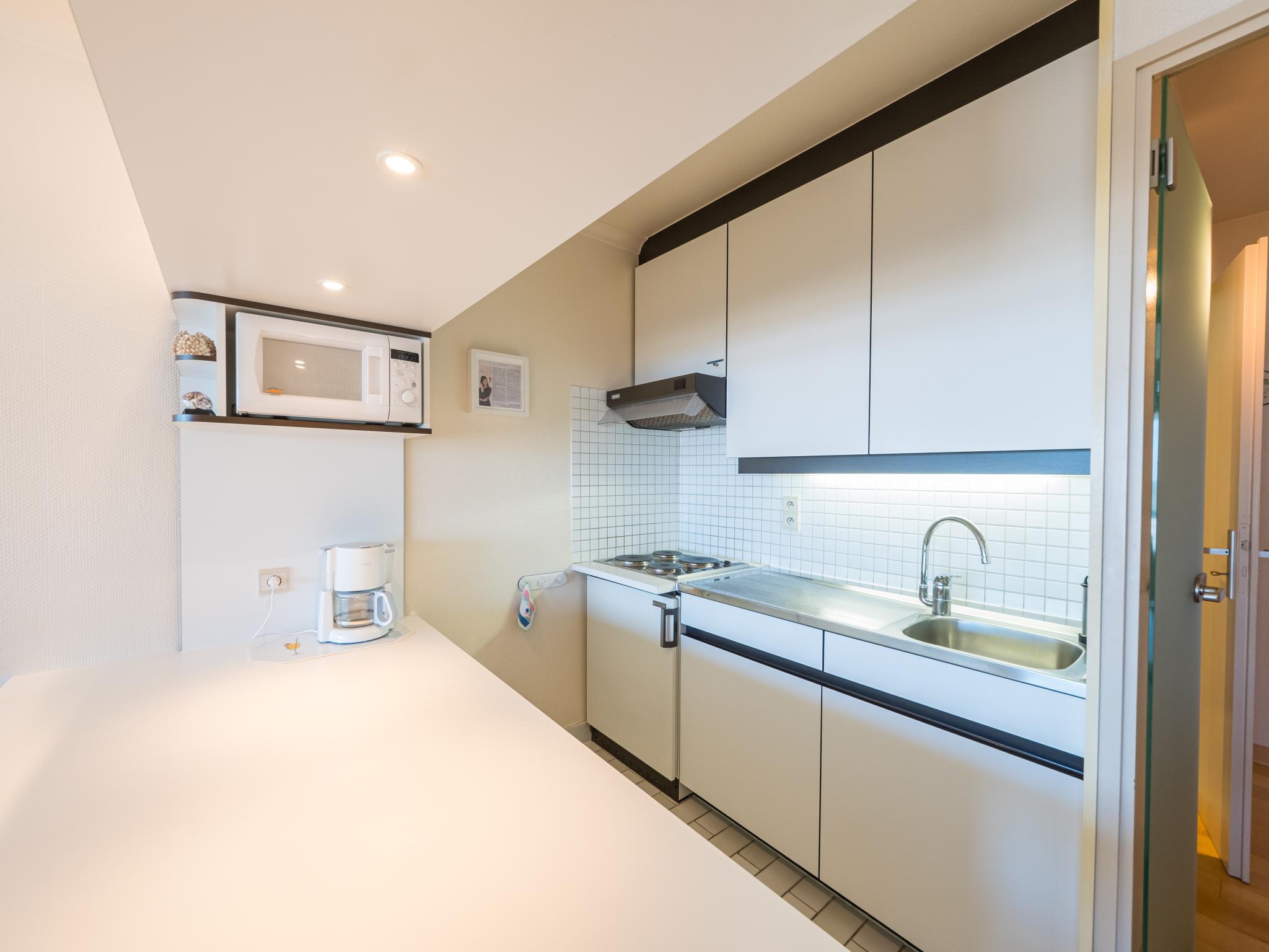 Modern kitchen at Brisbane II - 0202 + parking 35 (Zeegalm) in Middelkerke