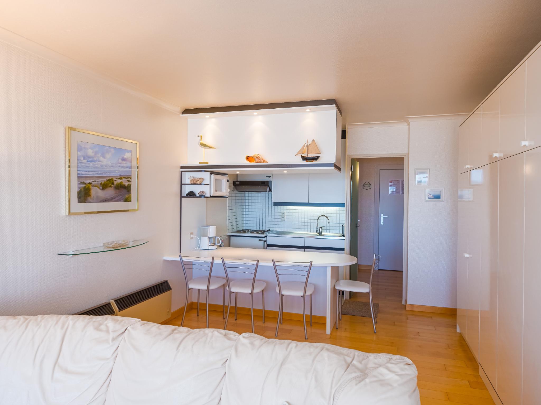 Bedroom with comfortable beds at Brisbane II - 0202 + parking 35 (Zeegalm) in Middelkerke