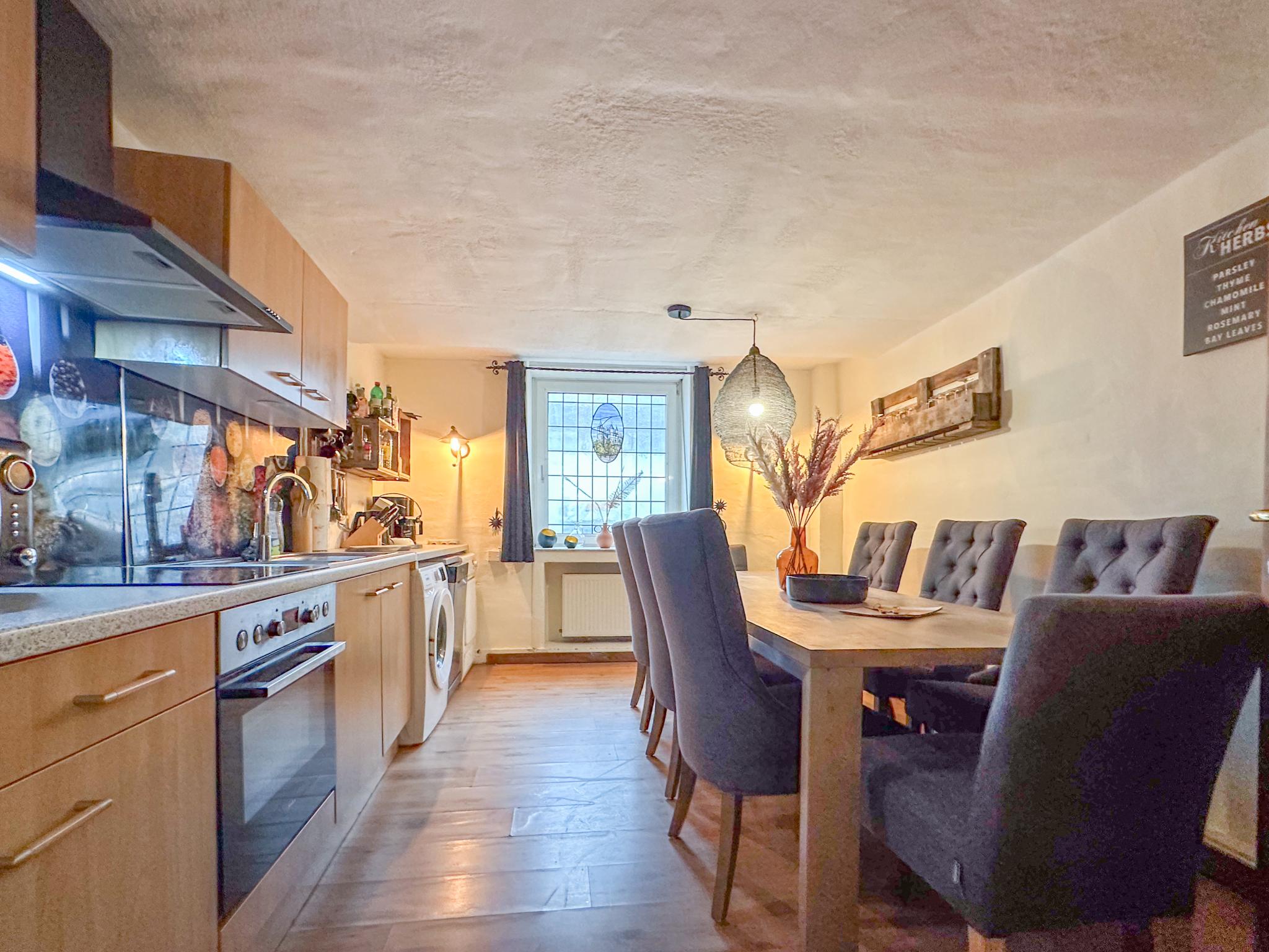 Modern kitchen at Neef in Neef