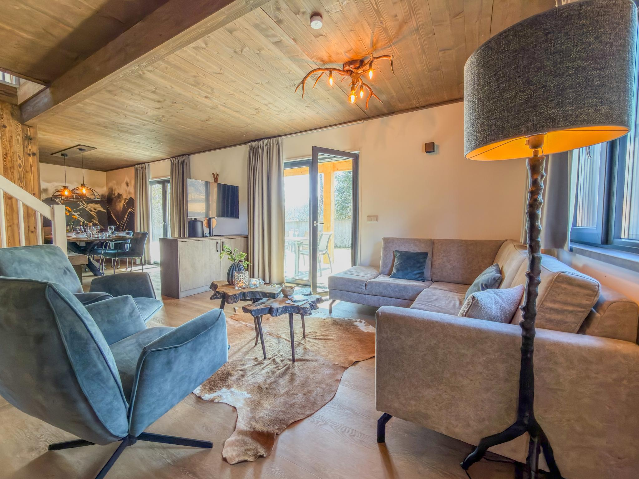 Bedroom with comfortable beds at Alpenchalet am See in Afritz am See