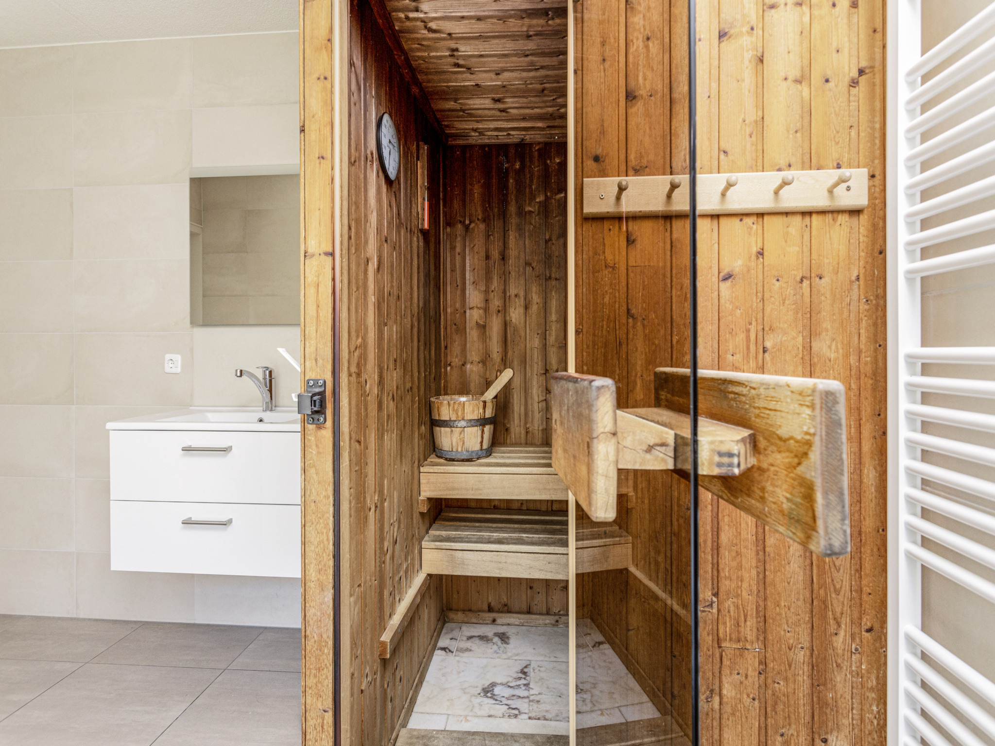 Swimming pool area at Zeeuwse Wellness Lodge in Kamperland