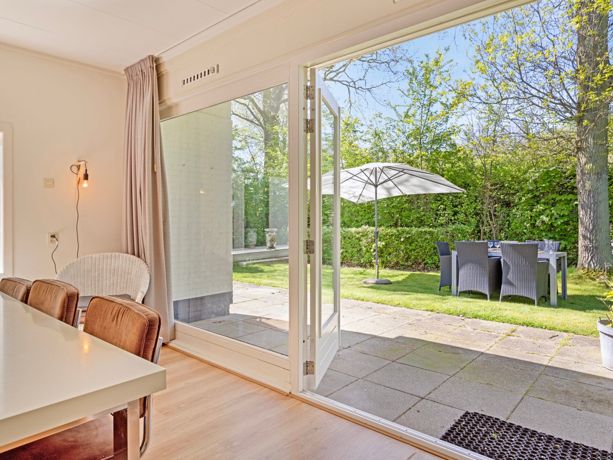 Bedroom with comfortable beds at Duinlodge Groot Valkenisse in Biggekerke