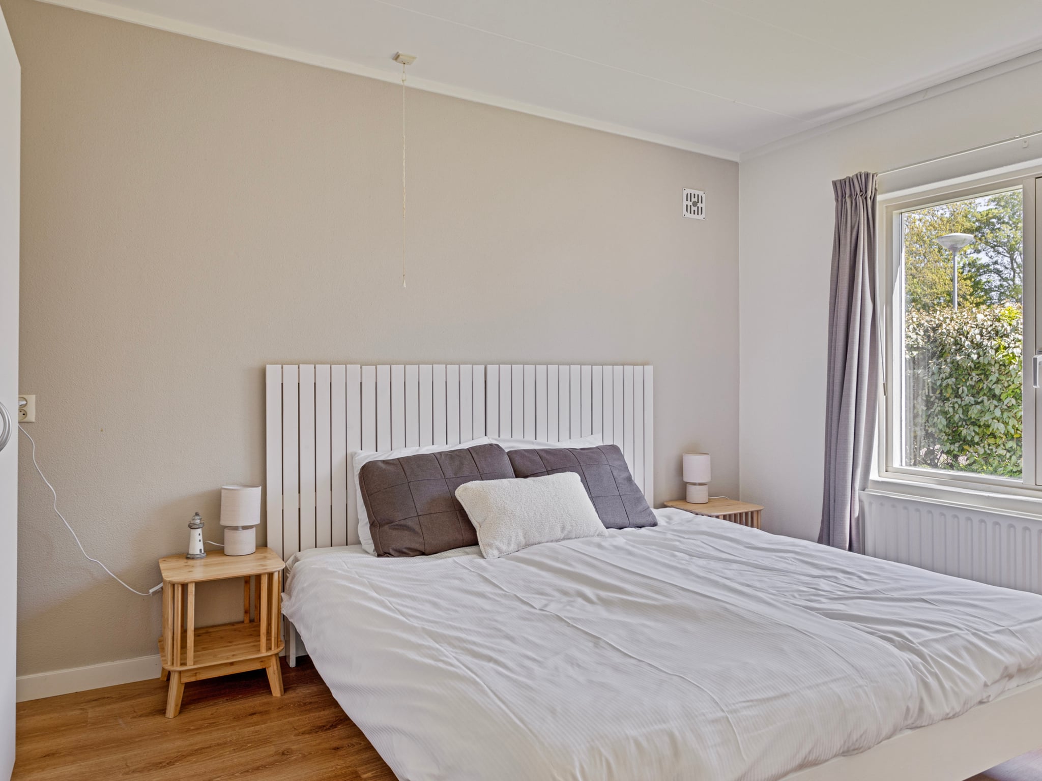 Modern kitchen at Duinlodge Groot Valkenisse in Biggekerke