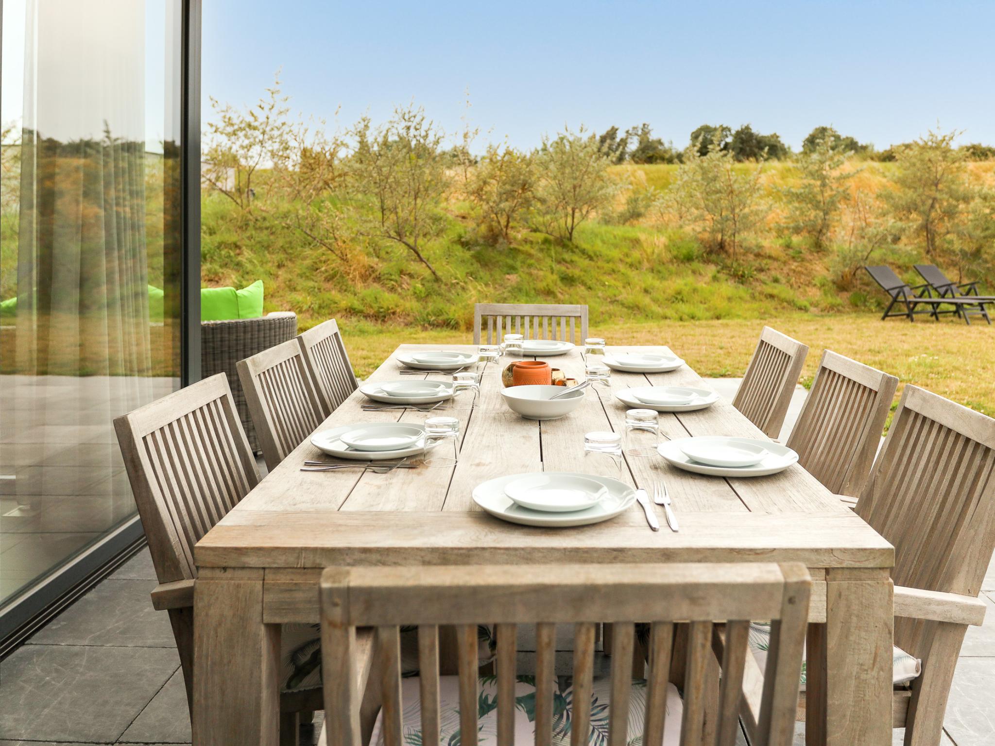 Swimming pool area at Duinvallei Lodge Zeeland in Kamperland