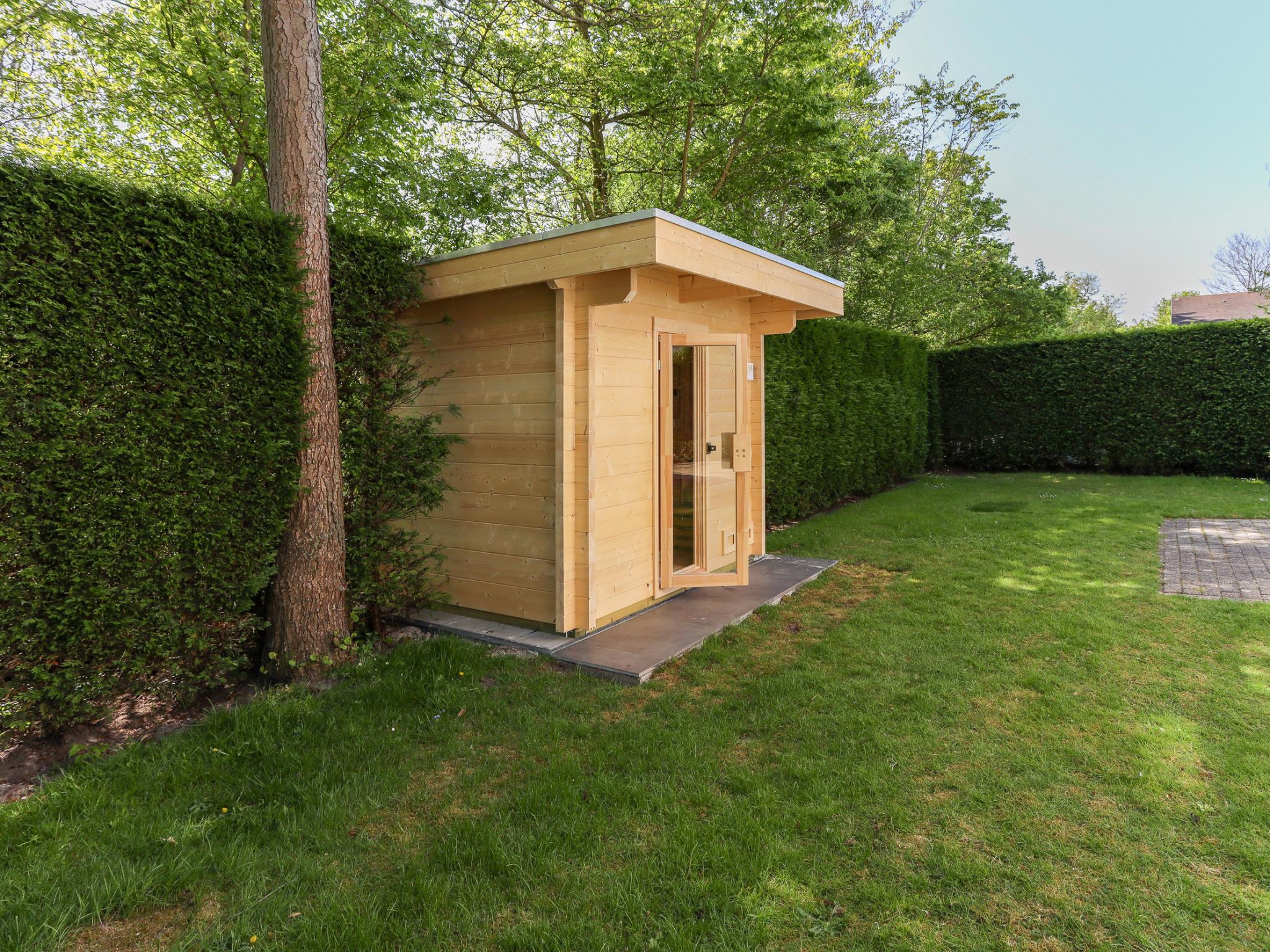 Outdoor terrace and views at Zilte Iep in Kamperland