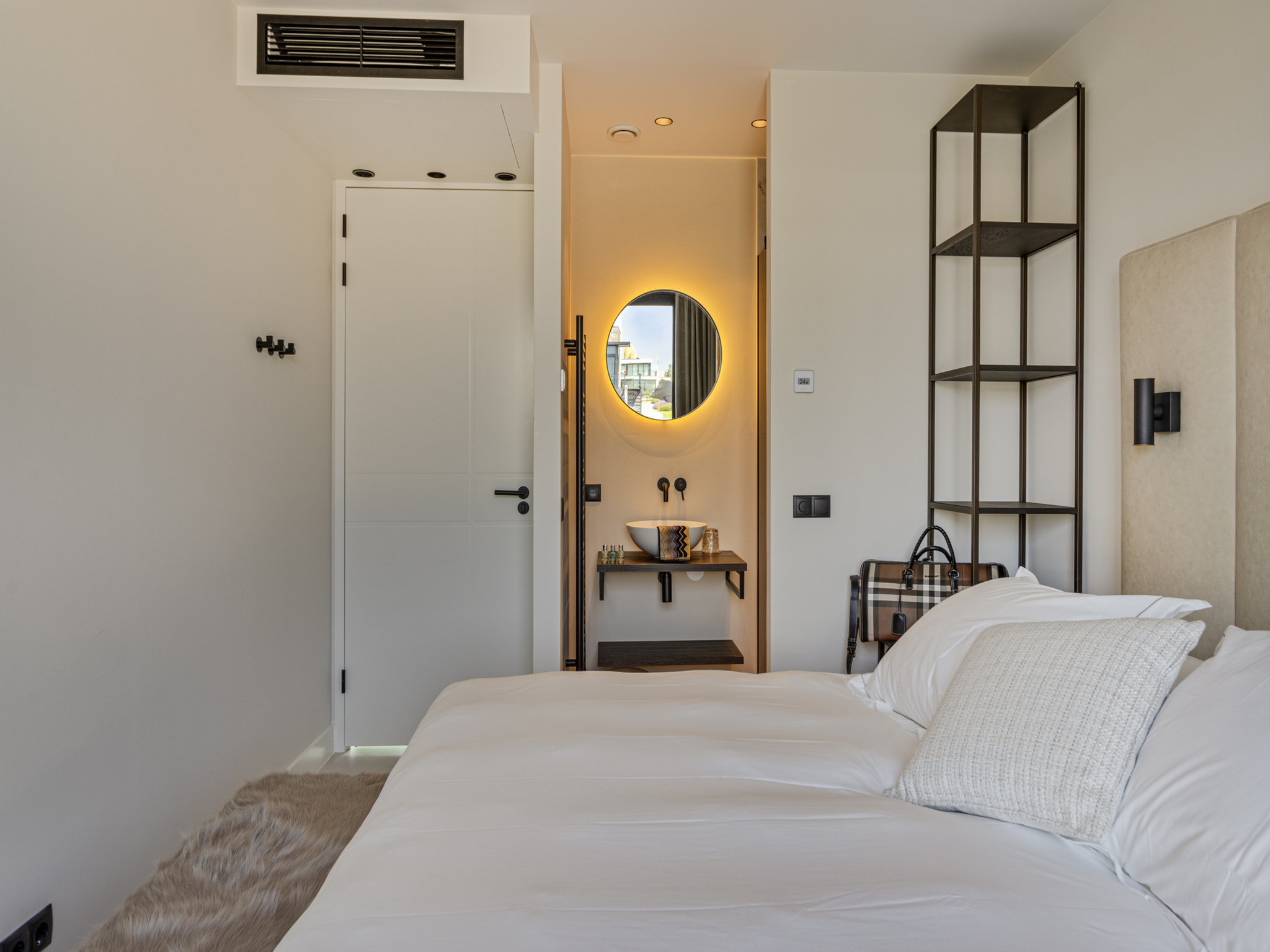 Swimming pool area at Zilte Watervilla in Kamperland