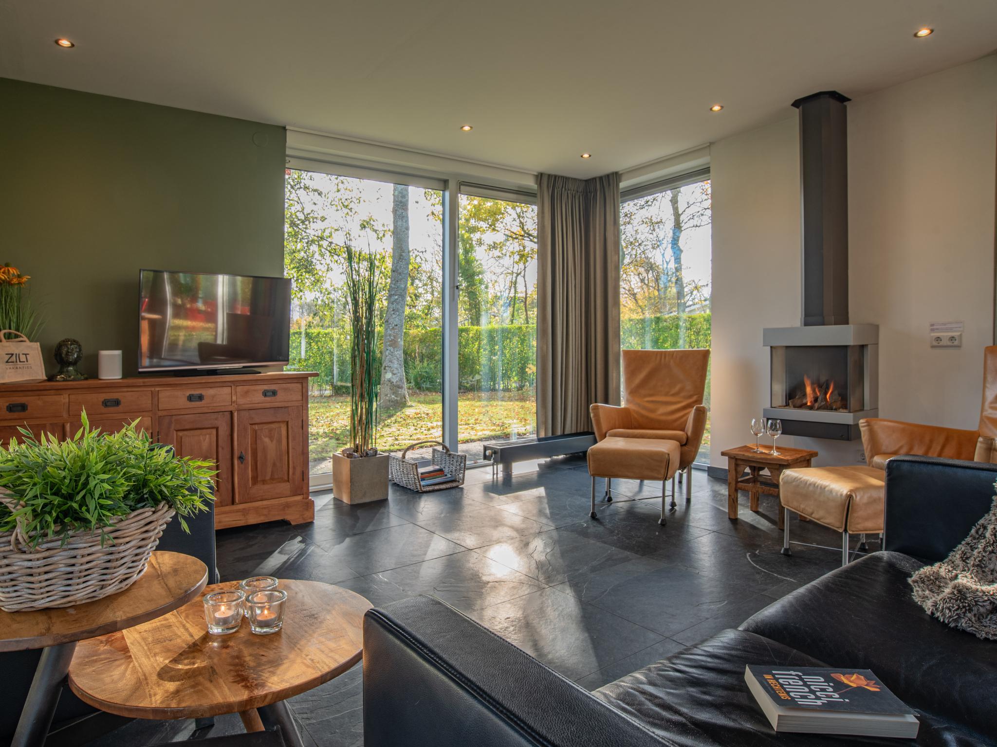 Bedroom with comfortable beds at Zwaluw aan Zee in Kamperland