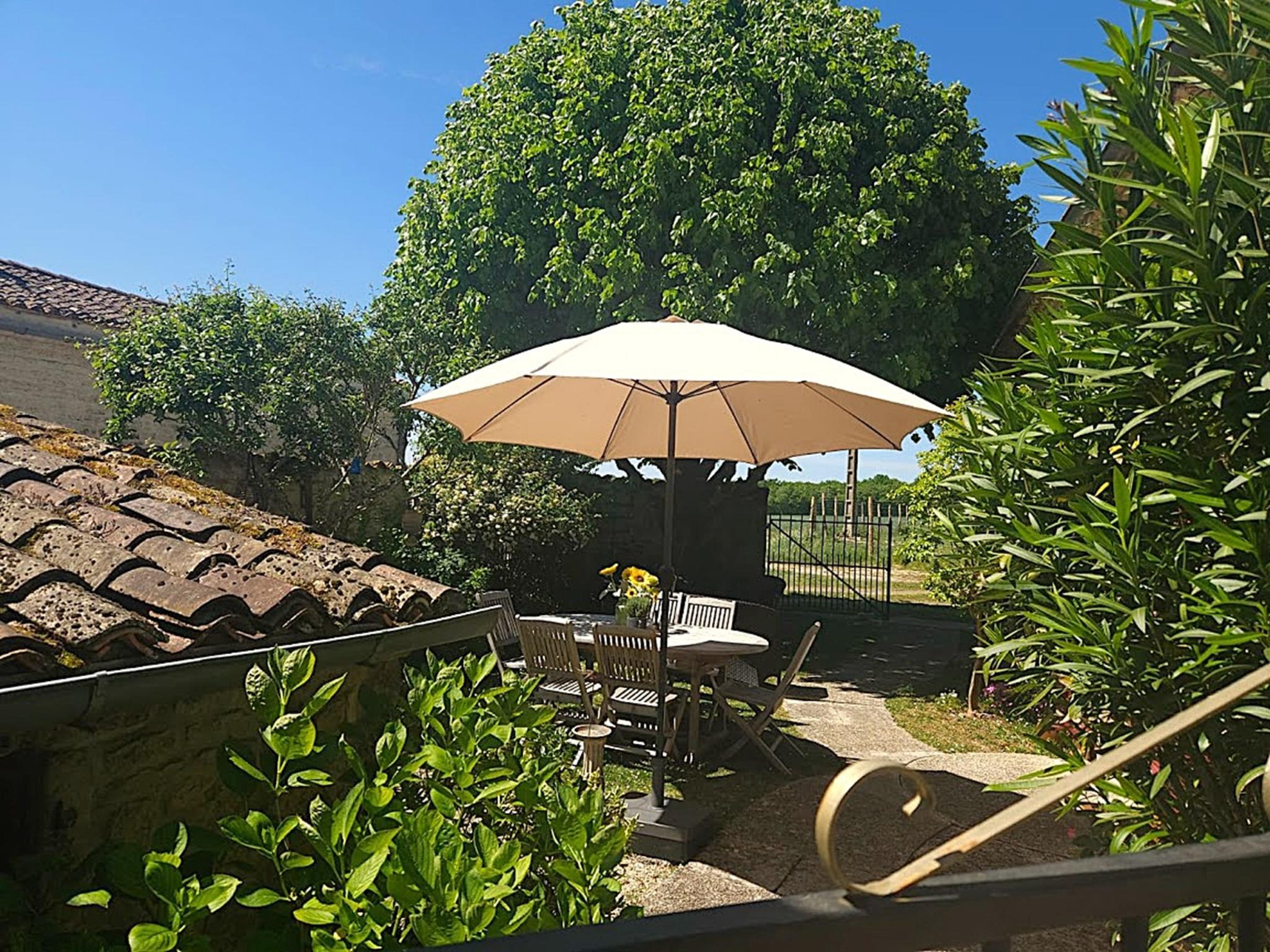 Bathroom facilities at Le Bonheur in La Villedieu