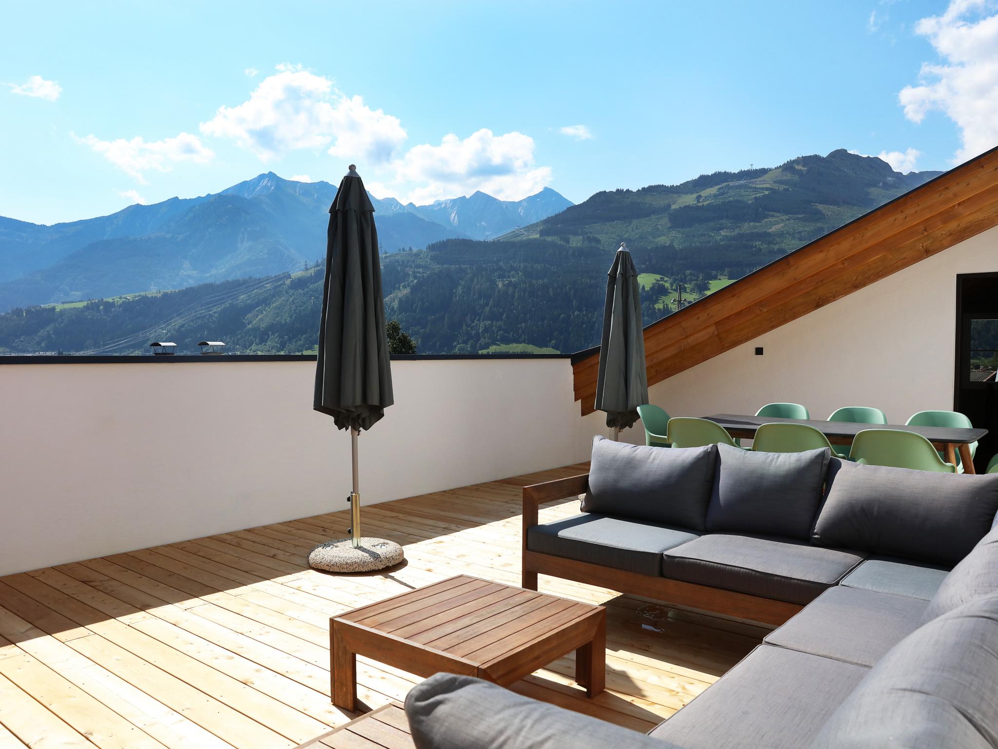 Bathroom facilities at Tauern Suites Mitterwirt Kombi Penthouse in Piesendorf