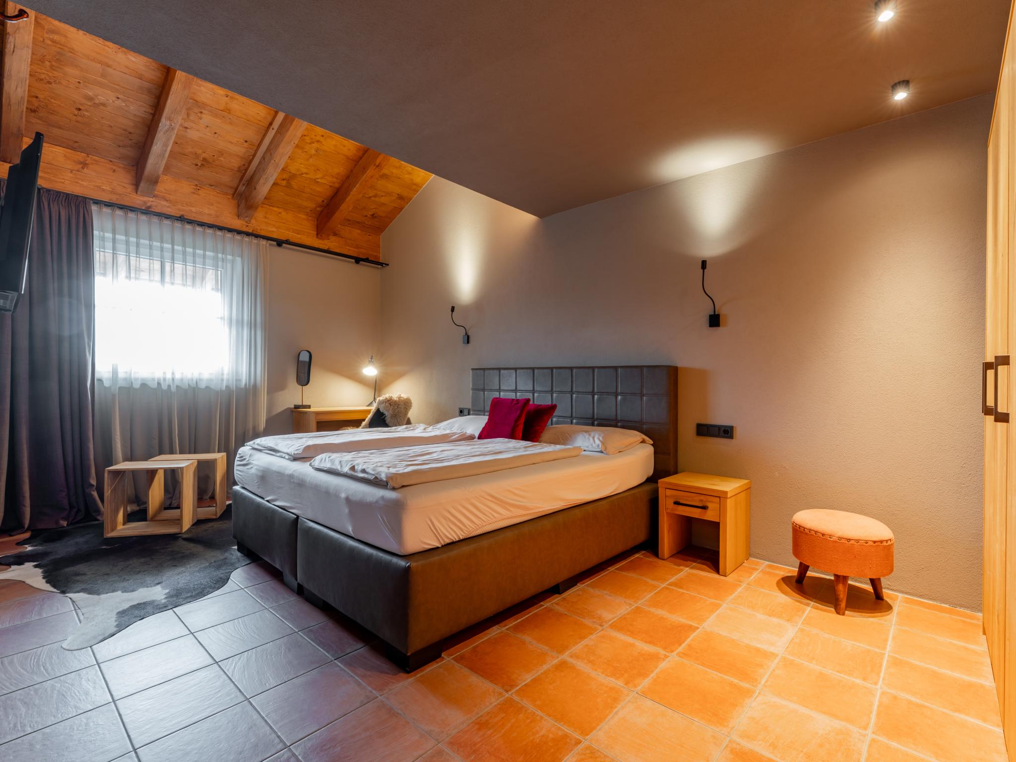 Bedroom with comfortable beds at Tauern Suites Mitterwirt Kombi Penthouse in Piesendorf