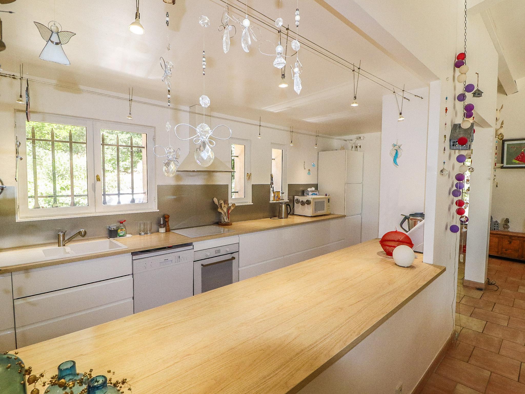 Bathroom facilities at Le Vent D Anges in Flayosc