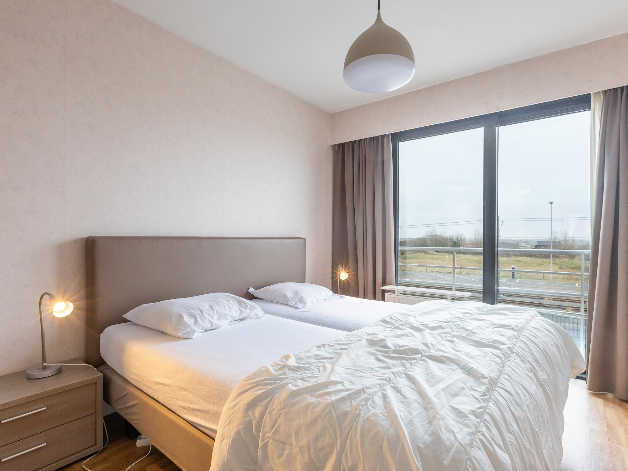 Outdoor terrace and views at De Rede 2 - 0104 + park. 30 in Middelkerke