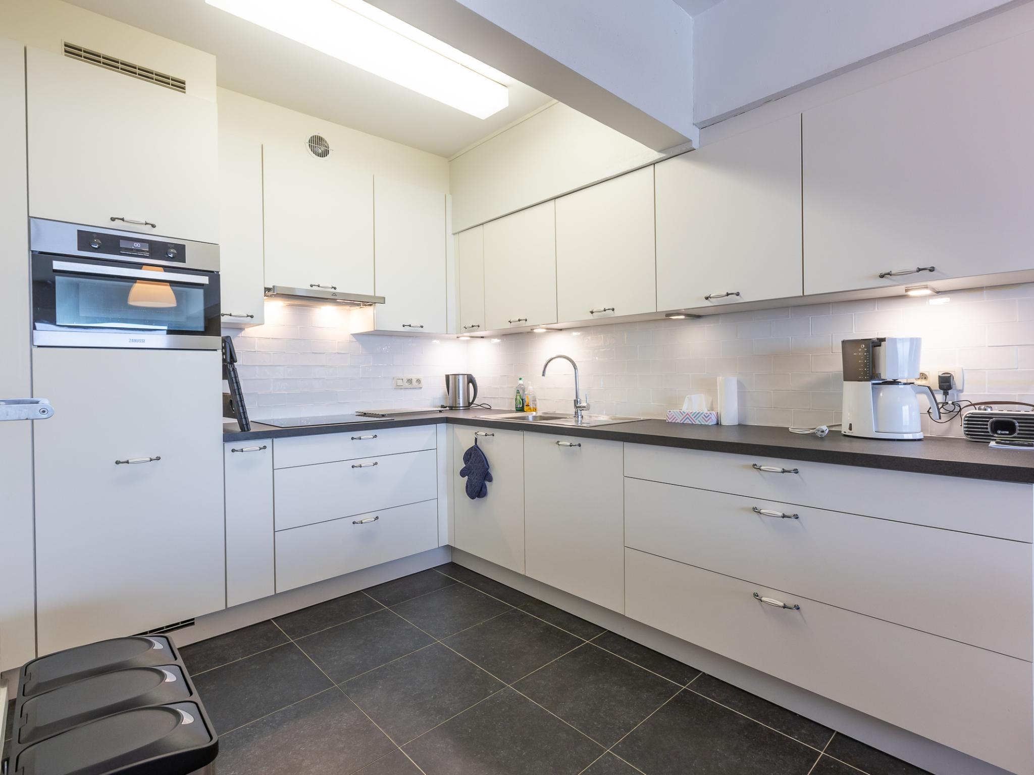 Bathroom facilities at Sydney - 0902 + park. KTY250 in Middelkerke